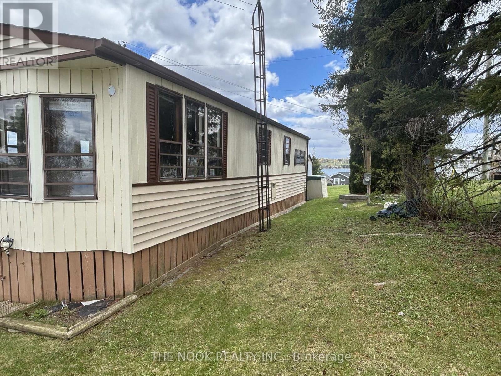 UNIT #1 MARINA CRESCENT - 920 SKYLINE ROAD - 19