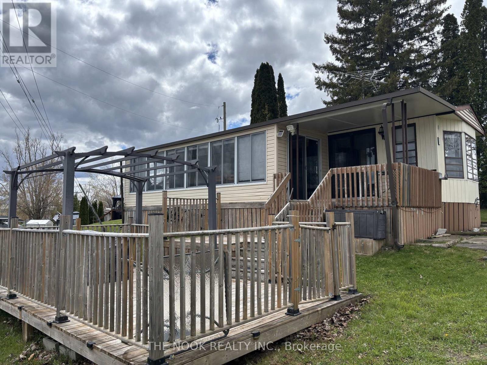 UNIT #1 MARINA CRESCENT - 920 SKYLINE ROAD - 3