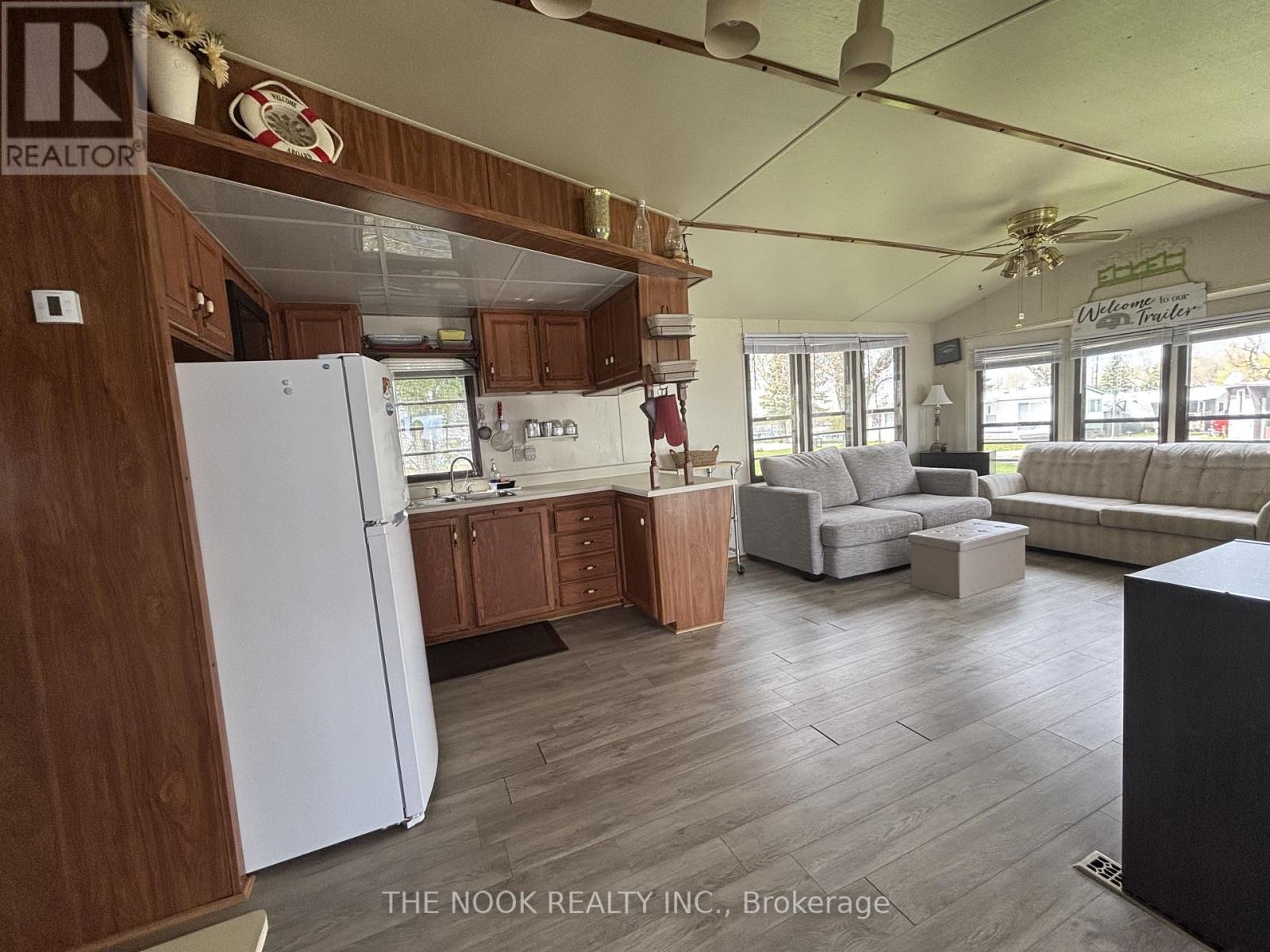 UNIT #1 MARINA CRESCENT - 920 SKYLINE ROAD - 8