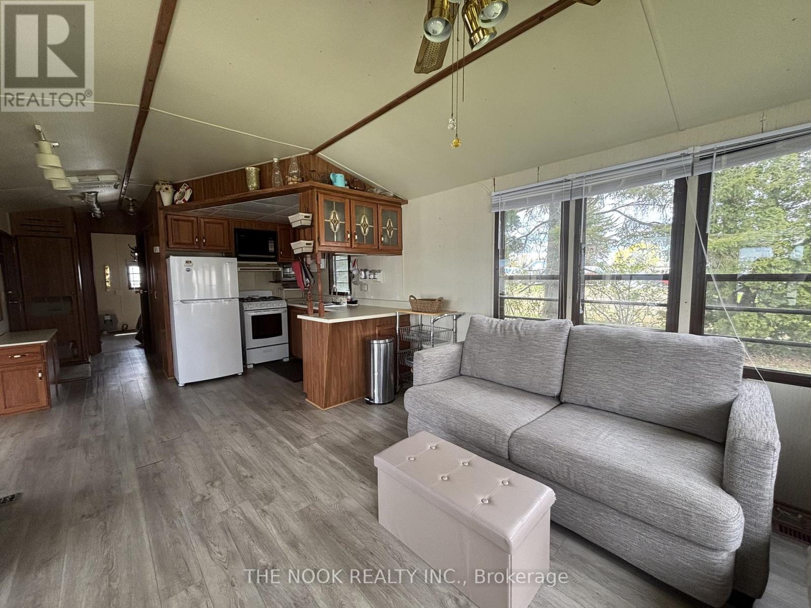 UNIT #1 MARINA CRESCENT - 920 SKYLINE ROAD - 9