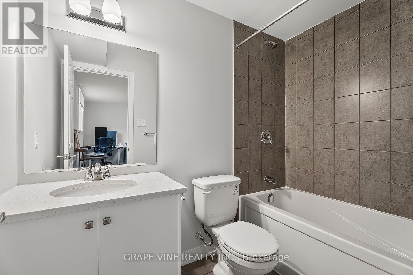 225 BILLRIAN CRESCENT - 26