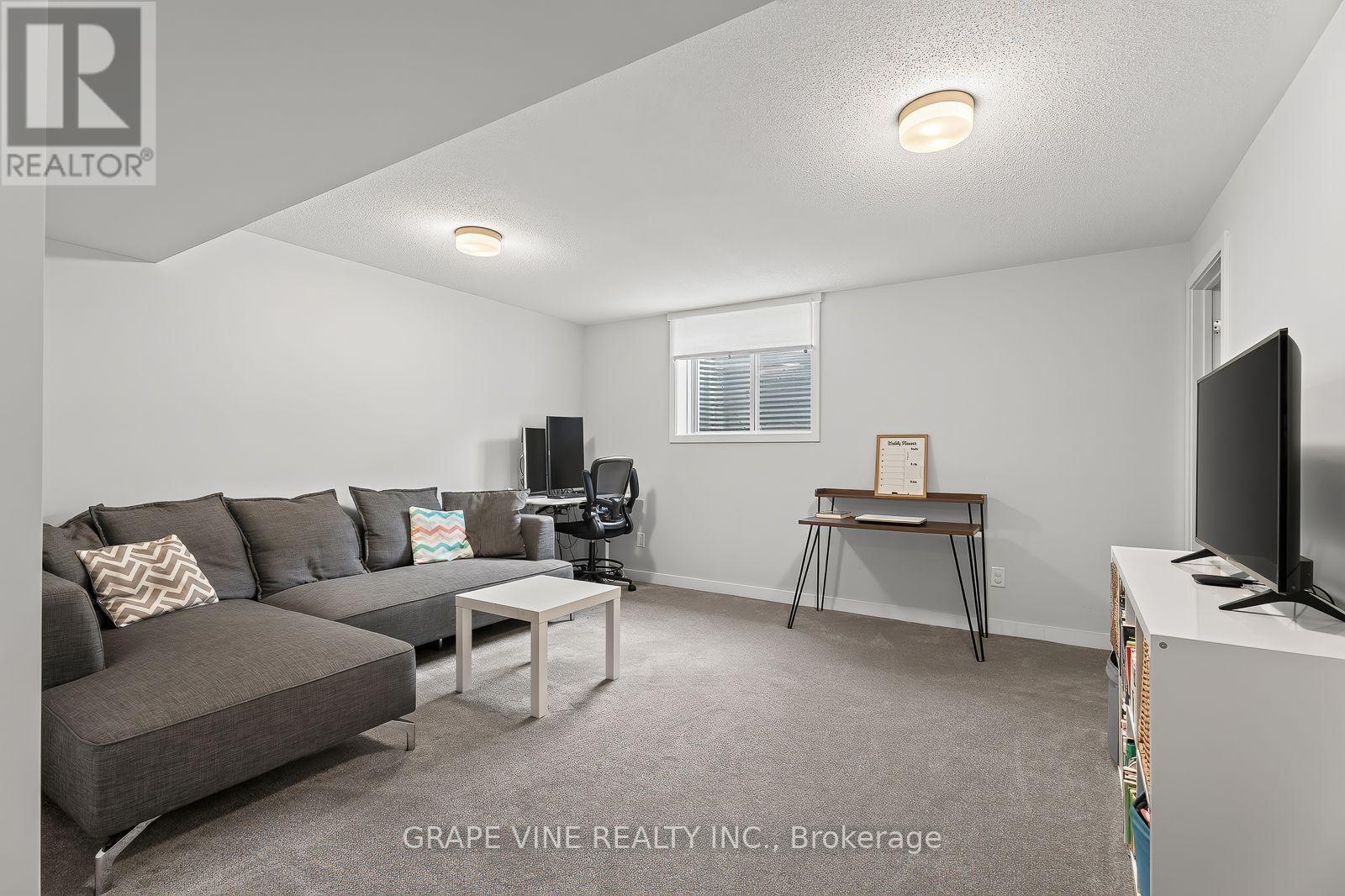225 BILLRIAN CRESCENT - 28