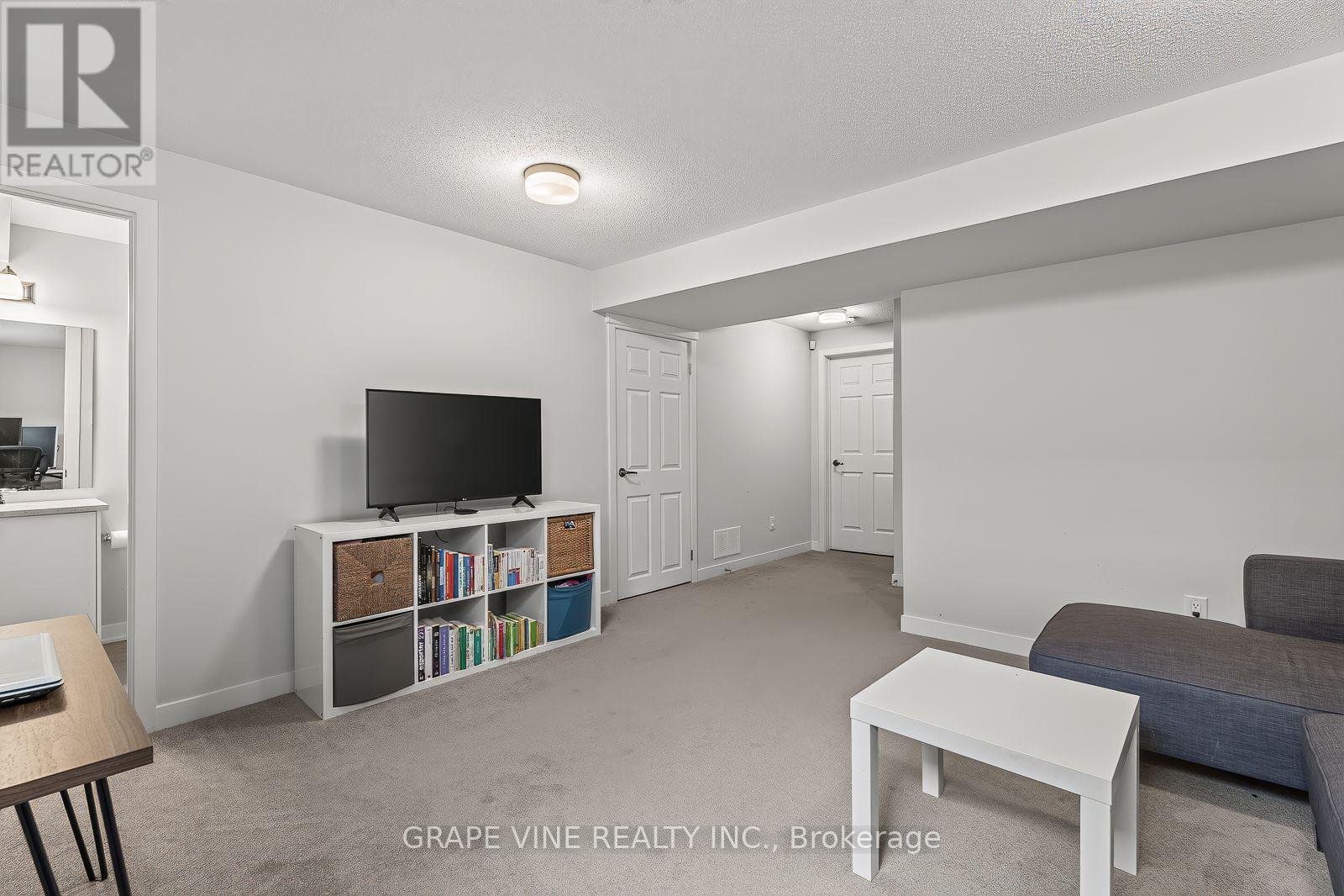 225 BILLRIAN CRESCENT - 29