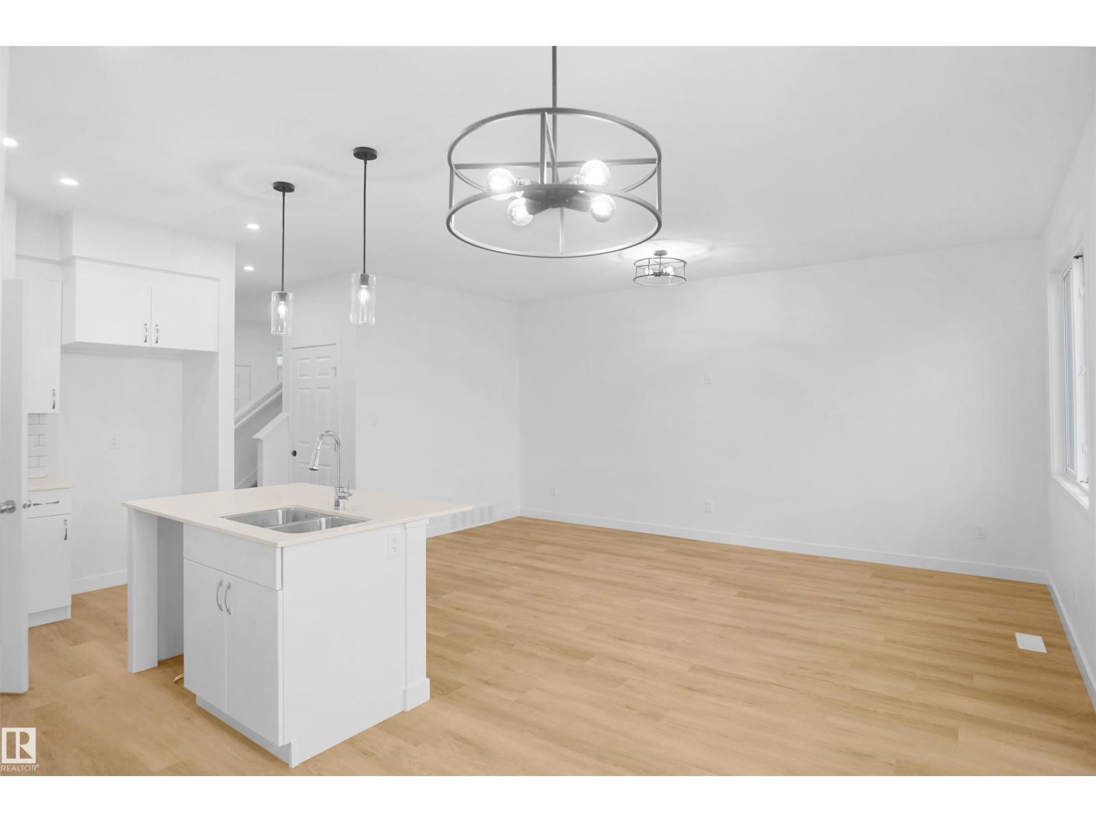 12127 34 AV SW - 10