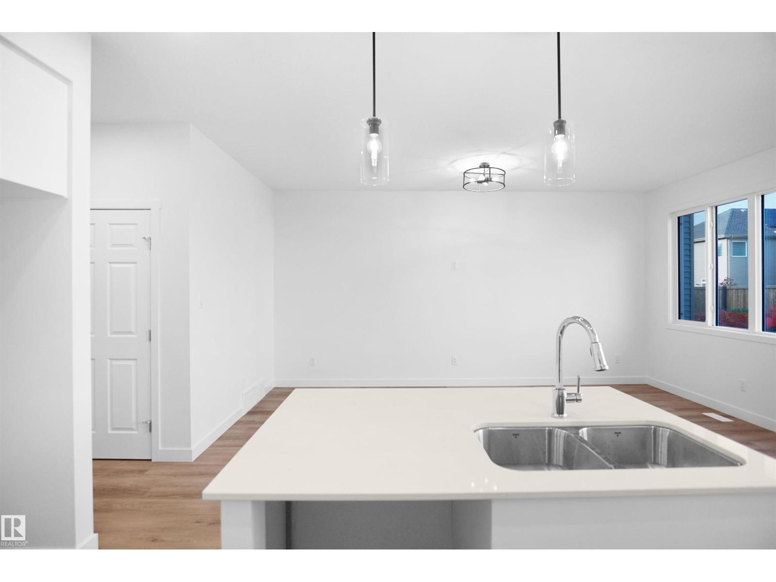 12127 34 AV SW - 15