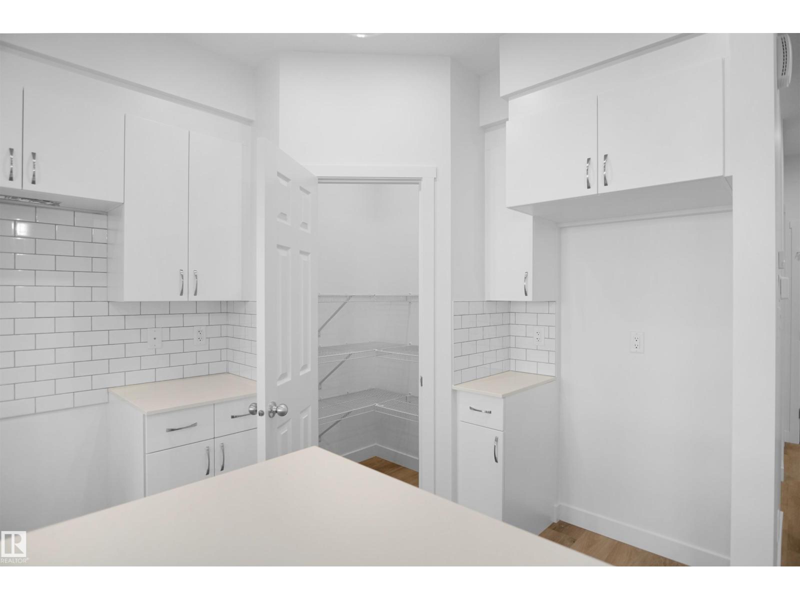 12127 34 AV SW - 16
