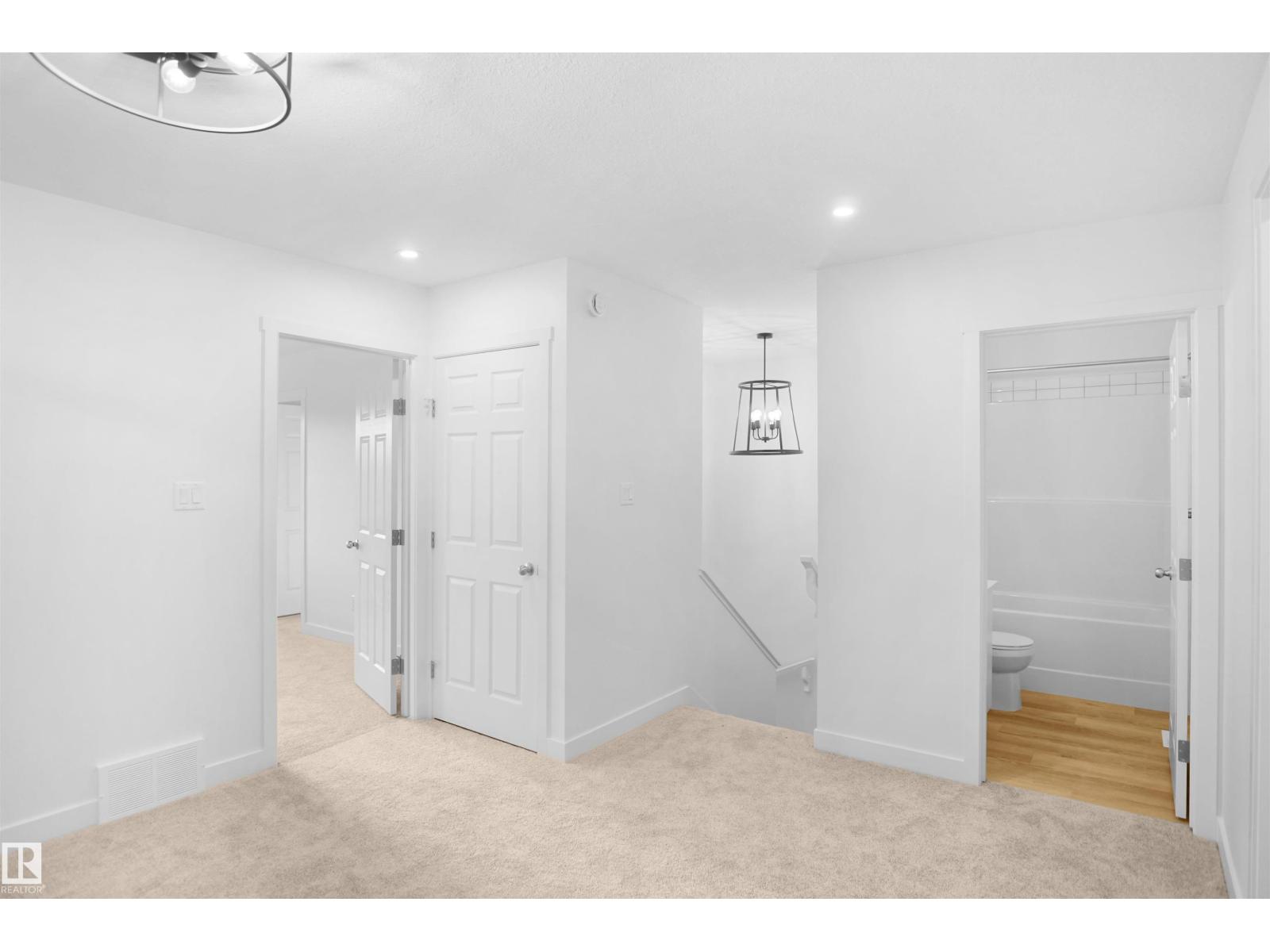 12127 34 AV SW - 34