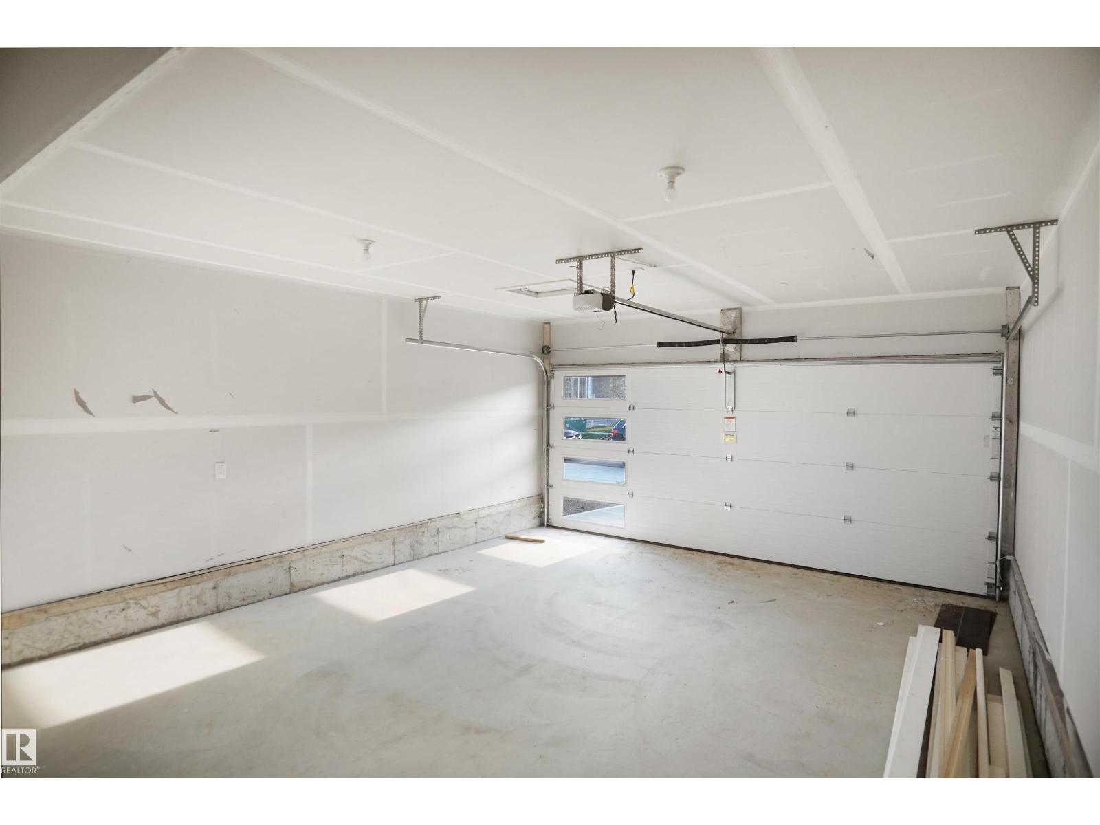 12127 34 AV SW - 35