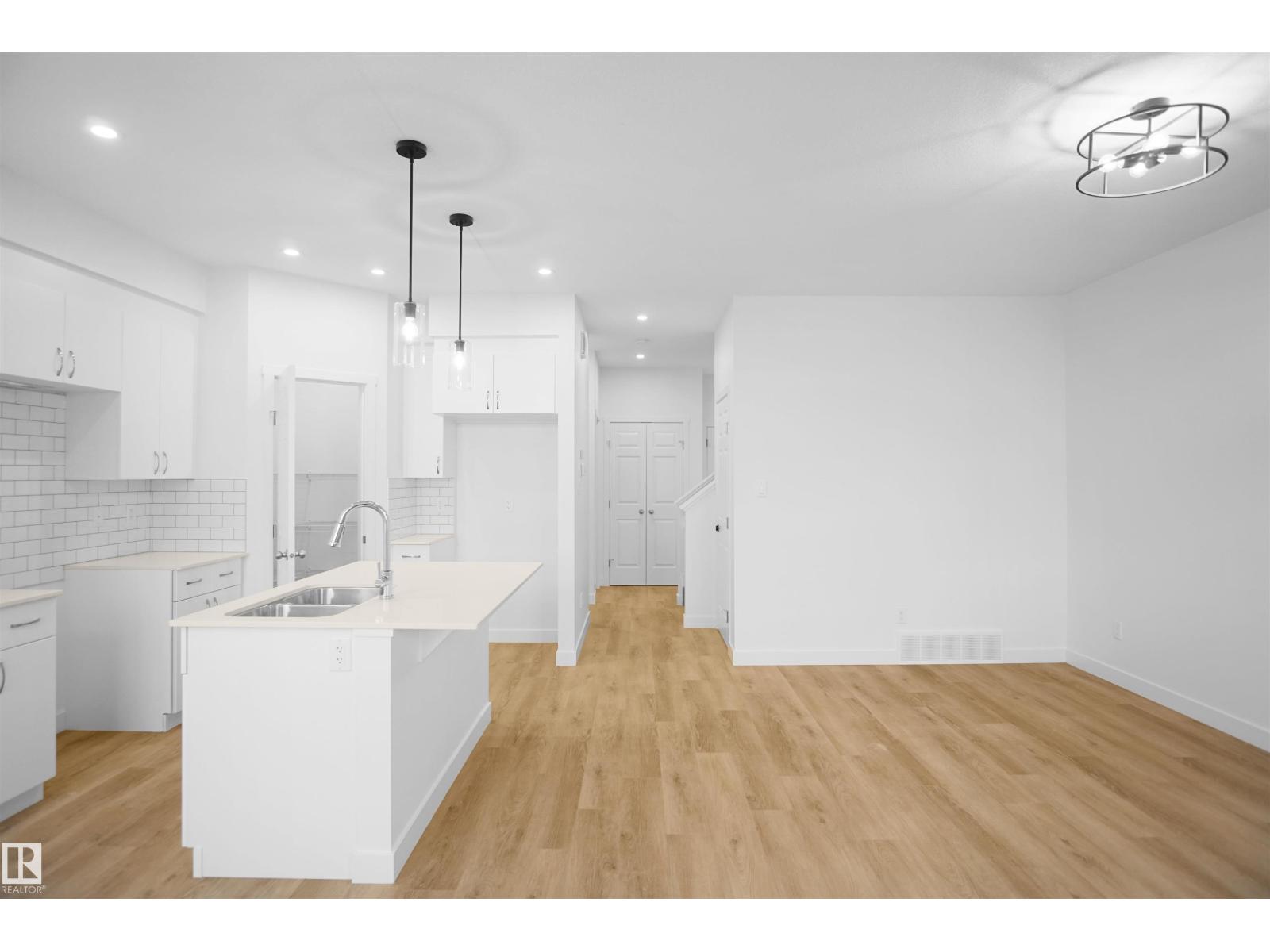 12127 34 AV SW - 9