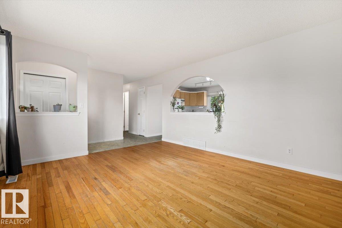 5126 53 Street - 6