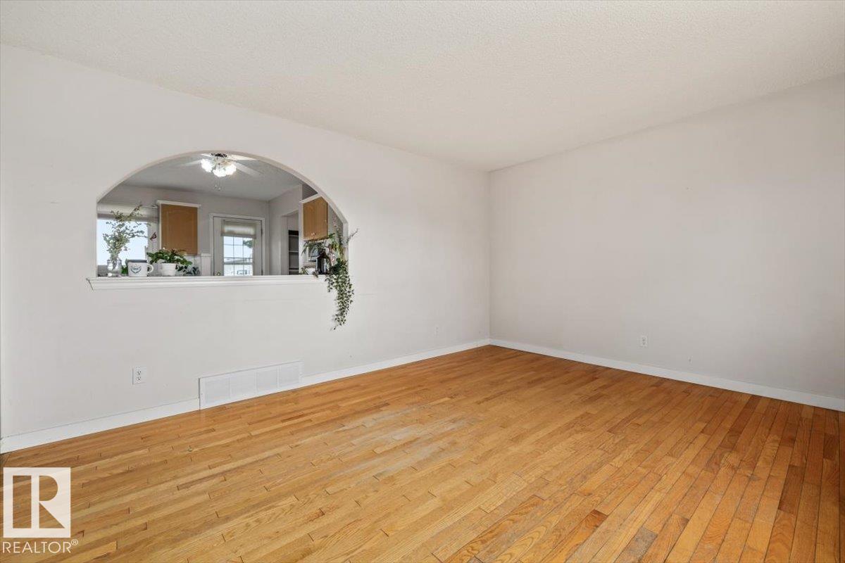 5126 53 Street - 7