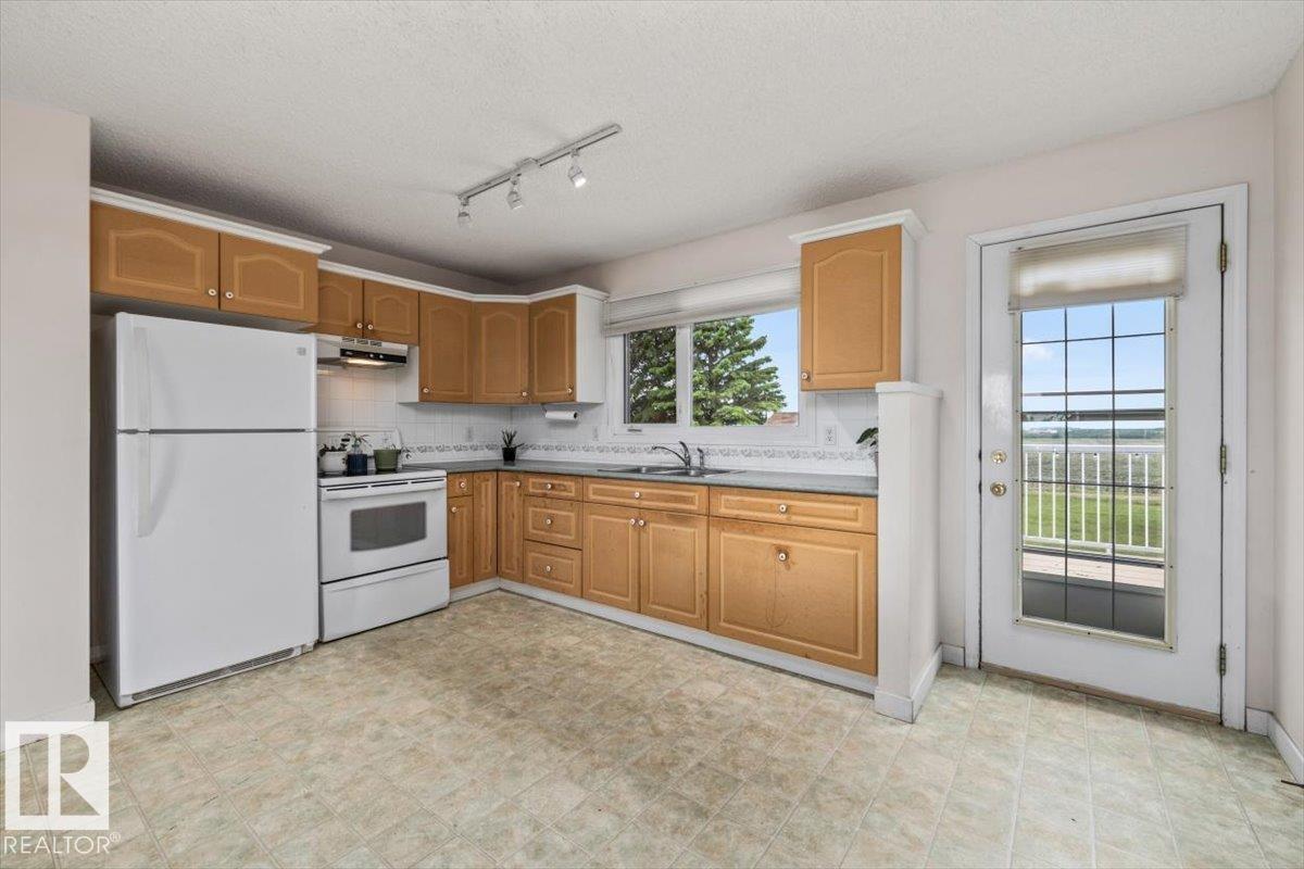 5126 53 Street - 9