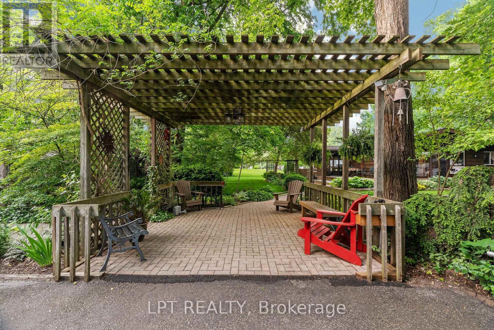 8452 DEFORE DRIVE - Image 37