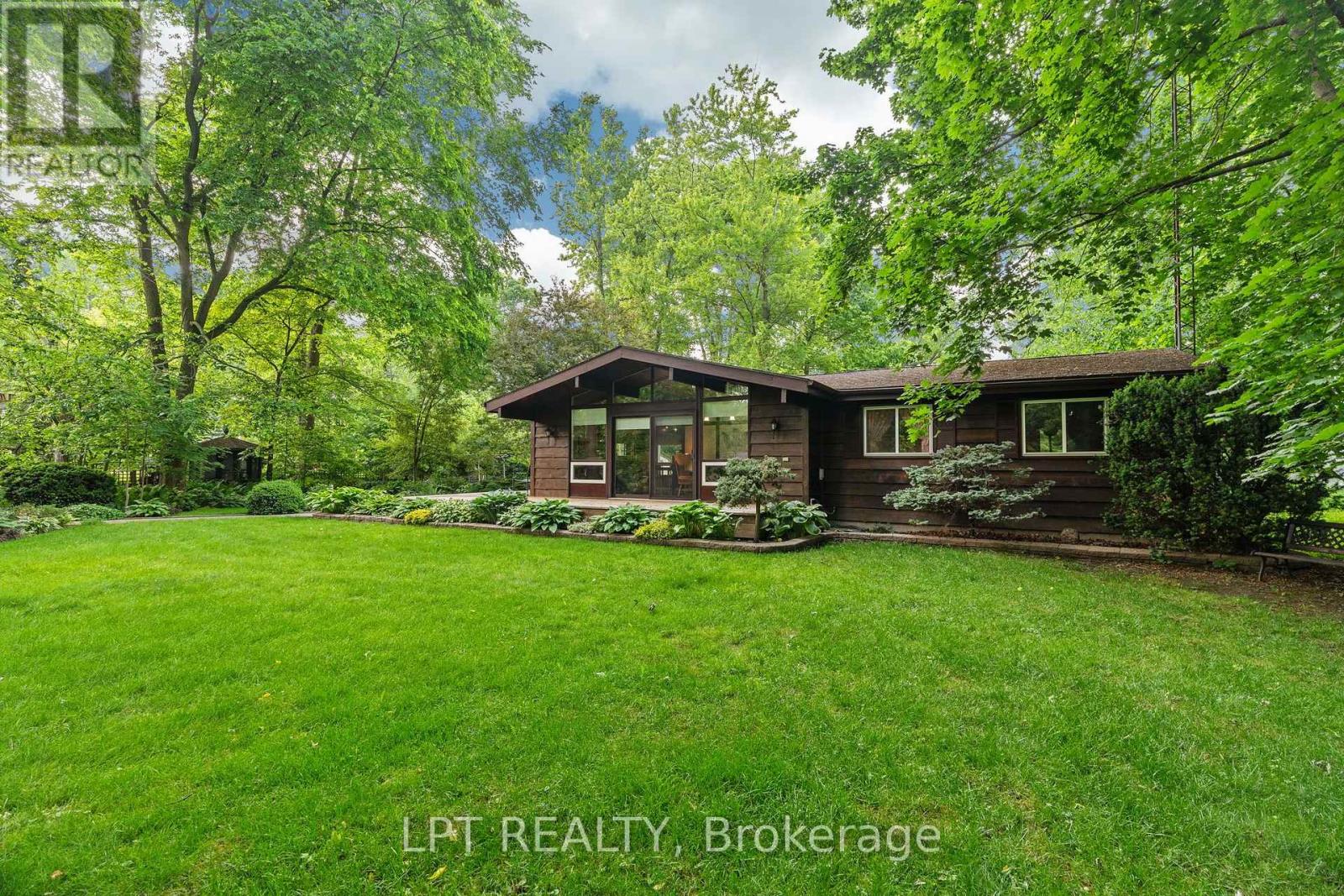 8452 DEFORE DRIVE - Image 38