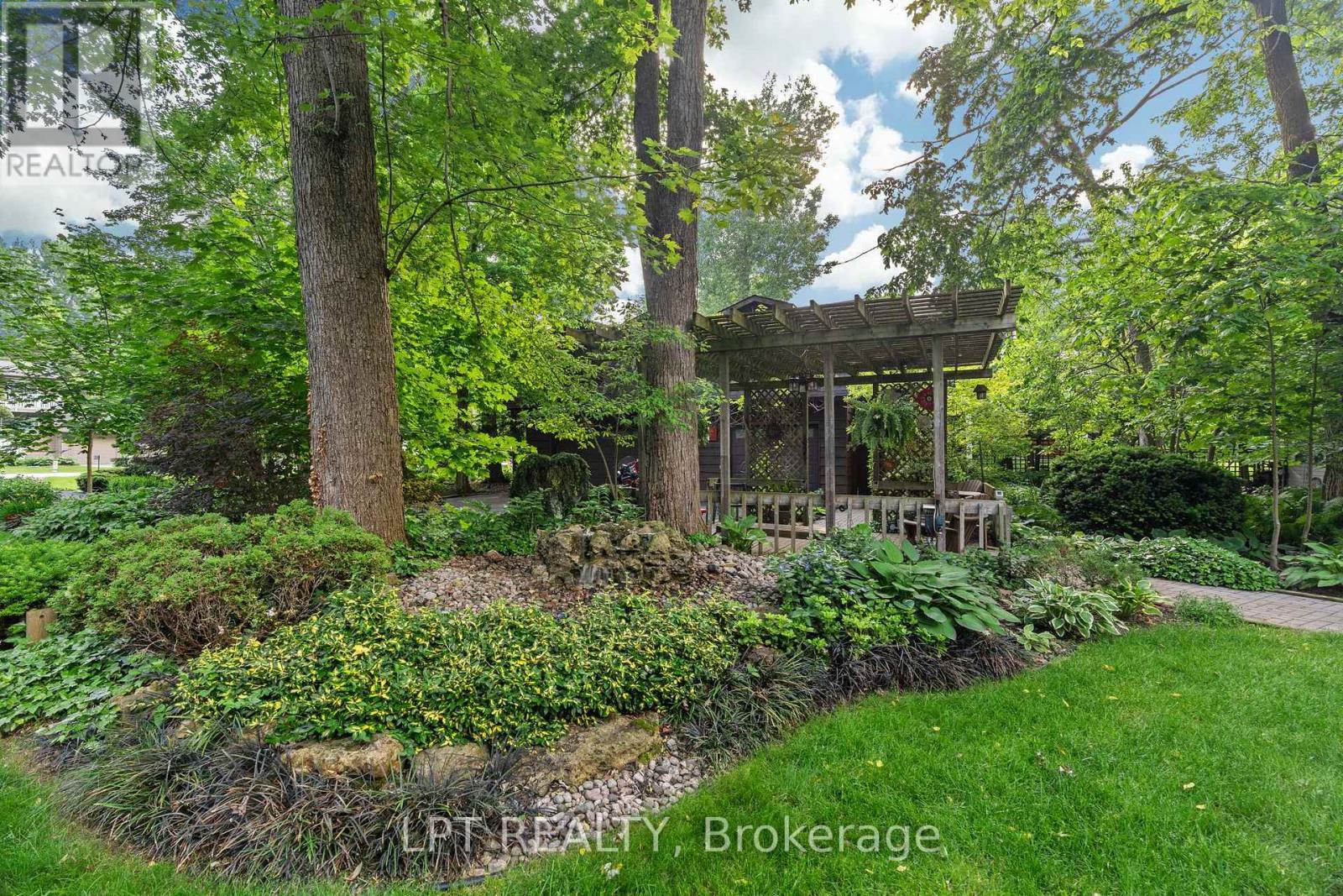 8452 DEFORE DRIVE - Image 39