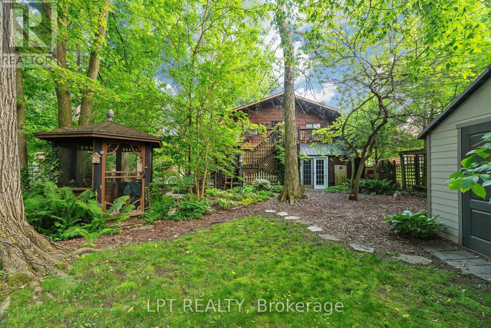 8452 DEFORE DRIVE - Image 42