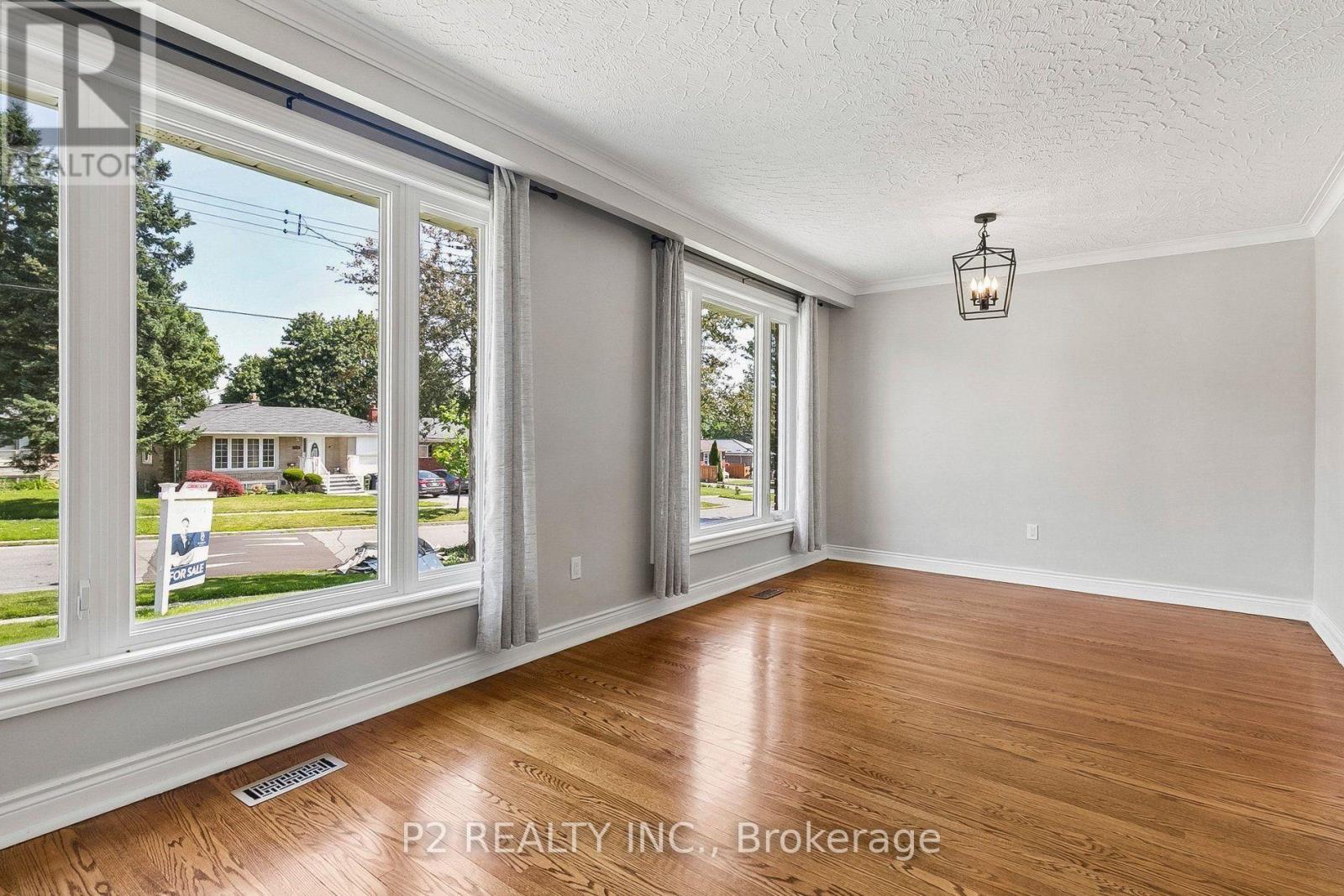 121 CONFEDERATION DRIVE - 10