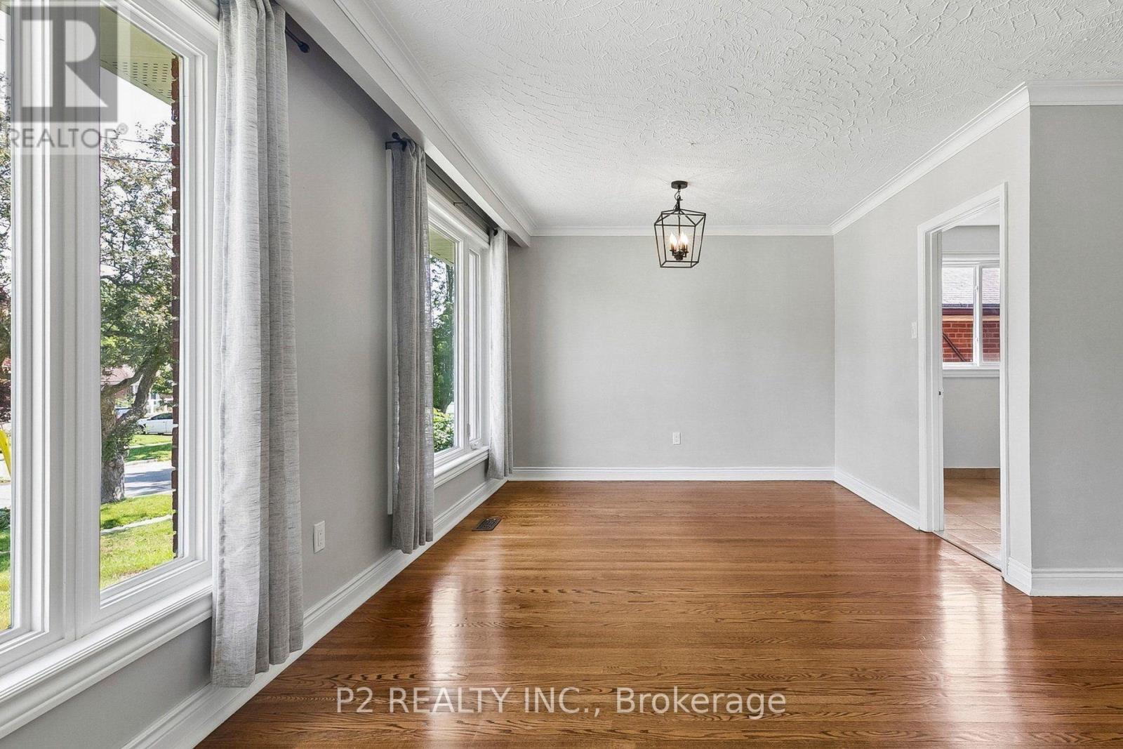 121 CONFEDERATION DRIVE - 12