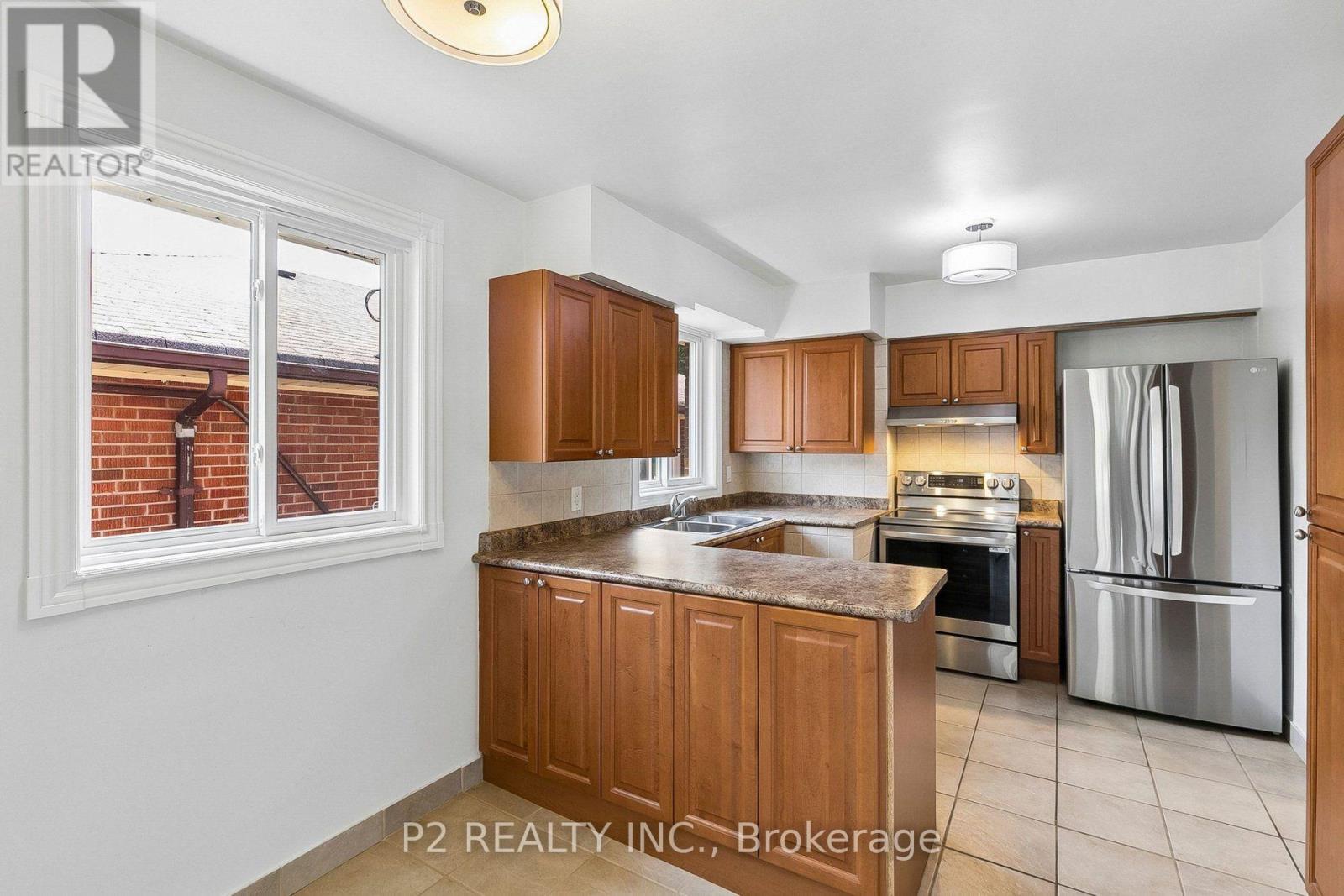 121 CONFEDERATION DRIVE - 16