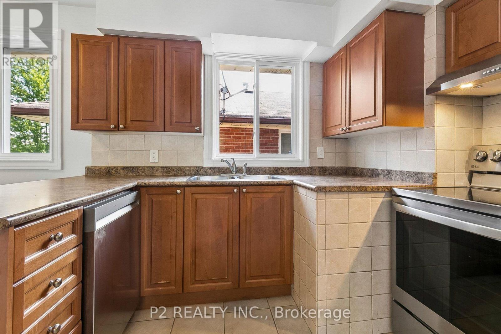 121 CONFEDERATION DRIVE - 21