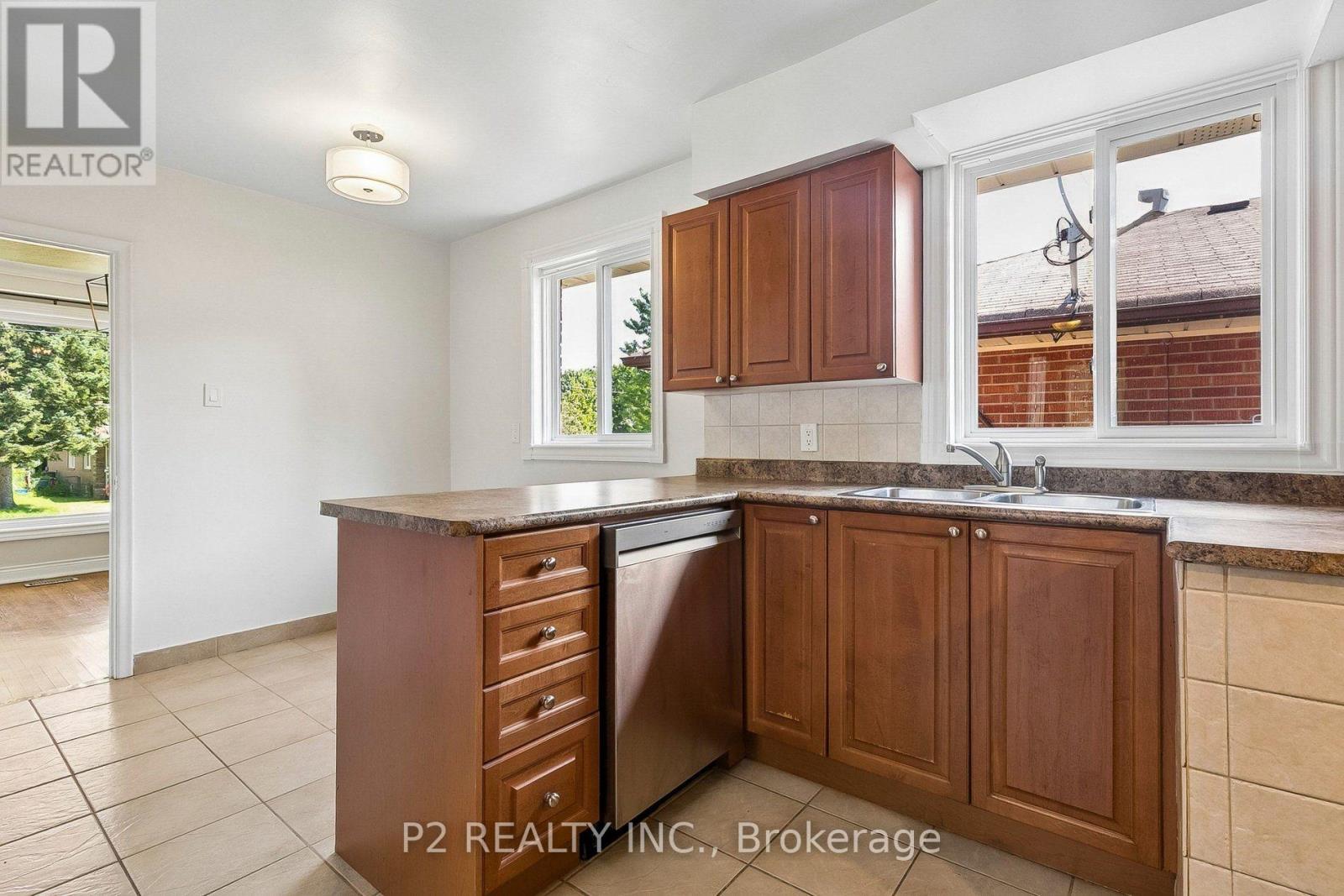 121 CONFEDERATION DRIVE - 22