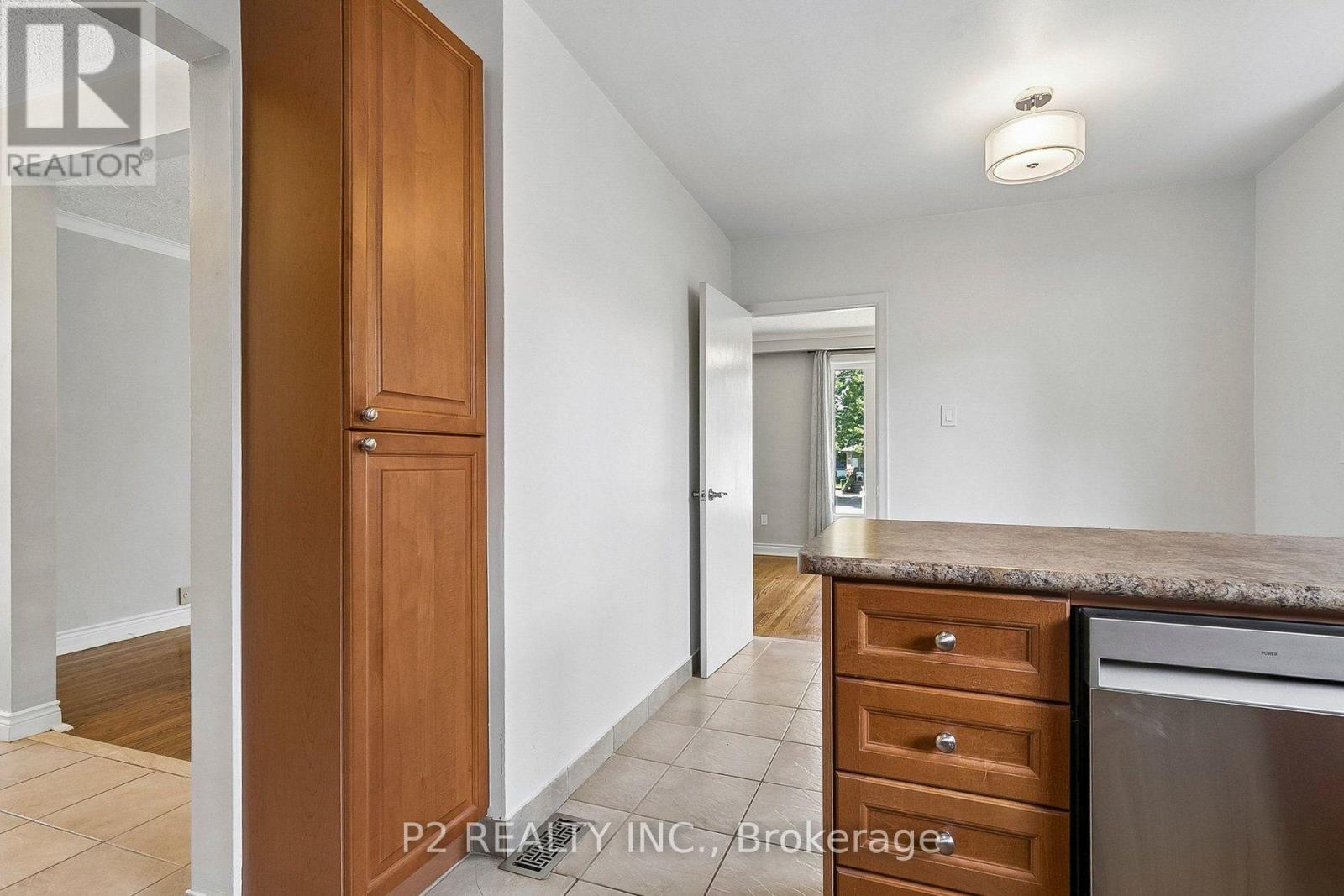 121 CONFEDERATION DRIVE - 23