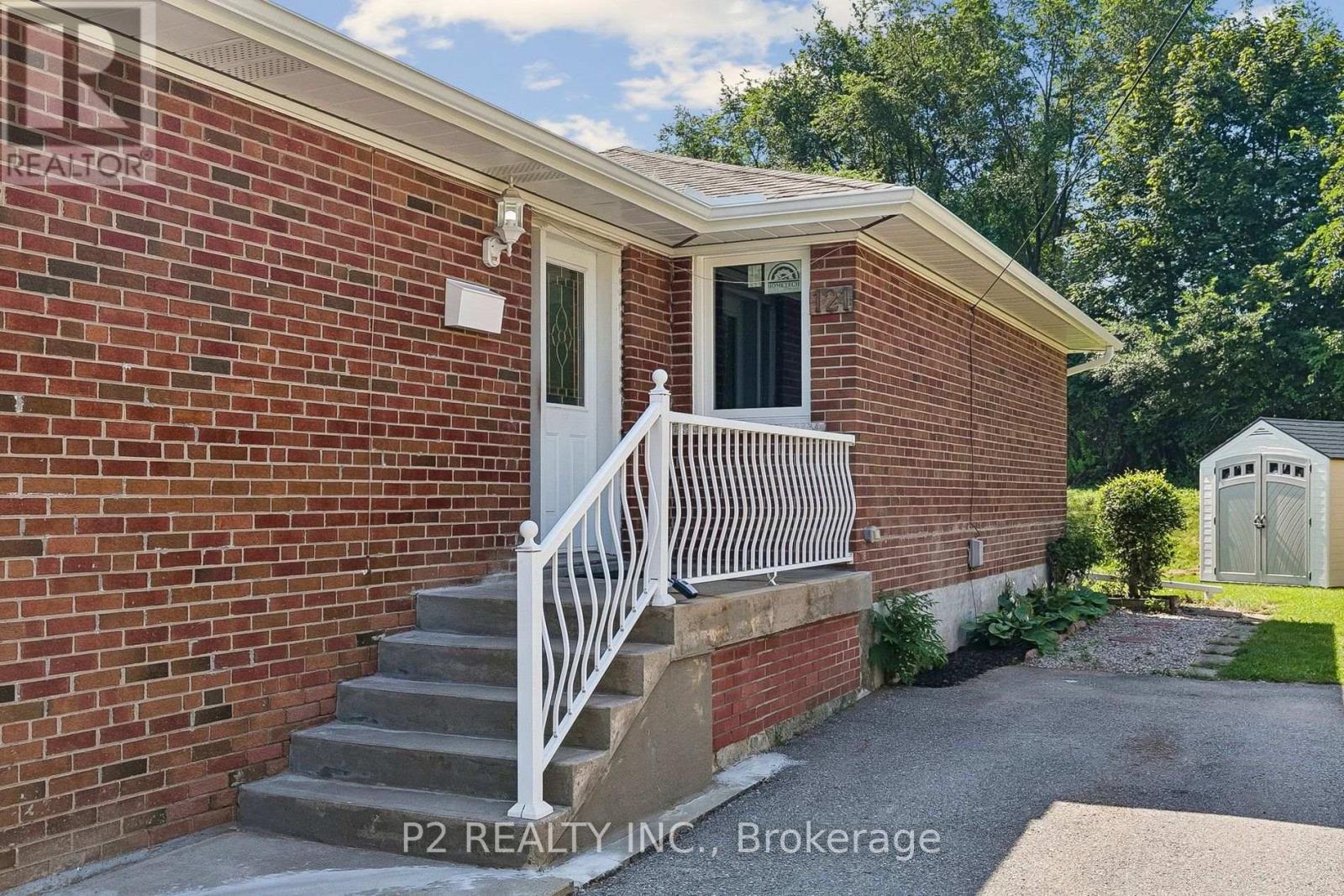 121 CONFEDERATION DRIVE - 3