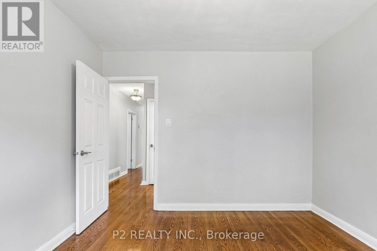 121 CONFEDERATION DRIVE - 32