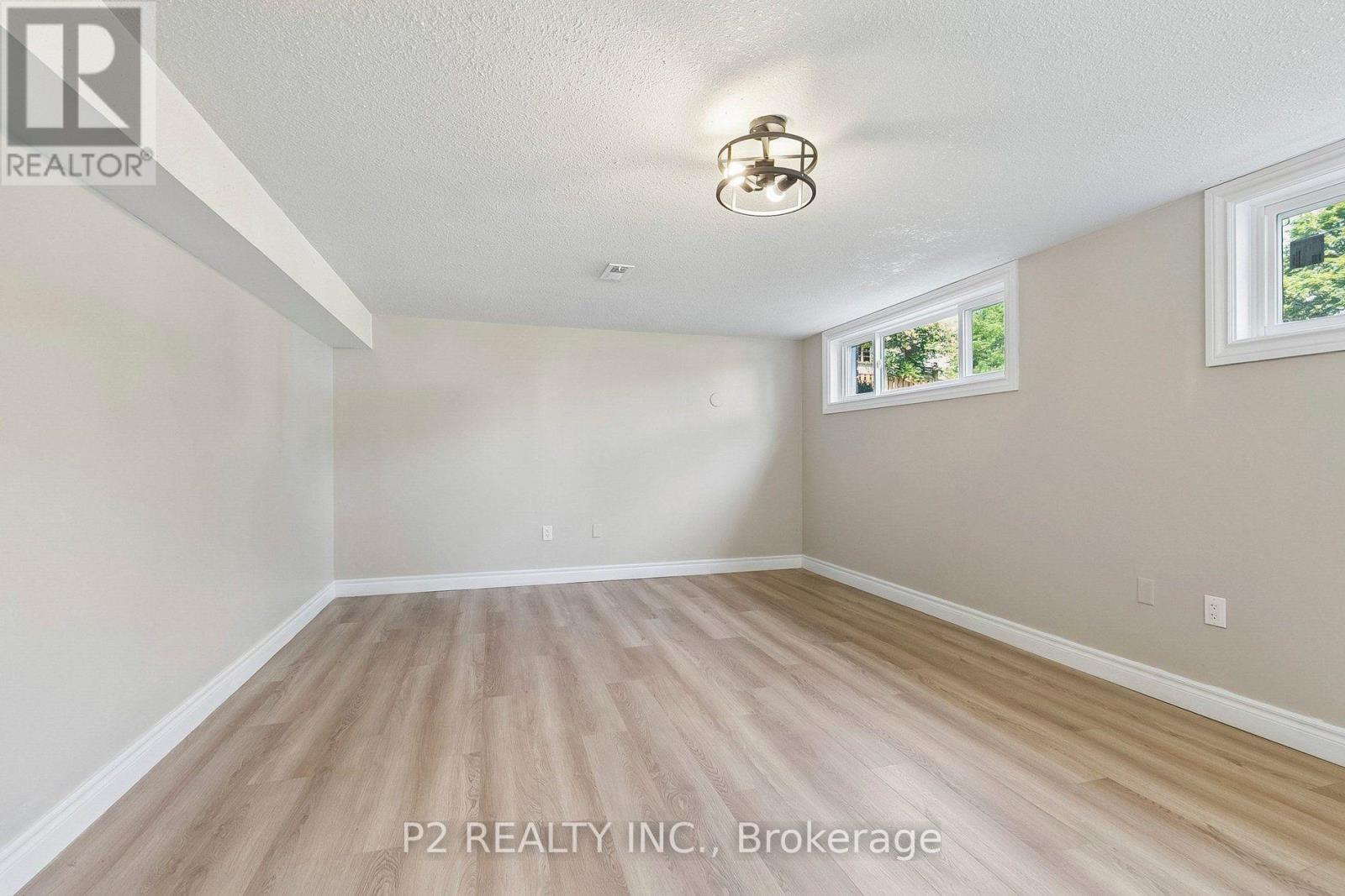121 CONFEDERATION DRIVE - 38
