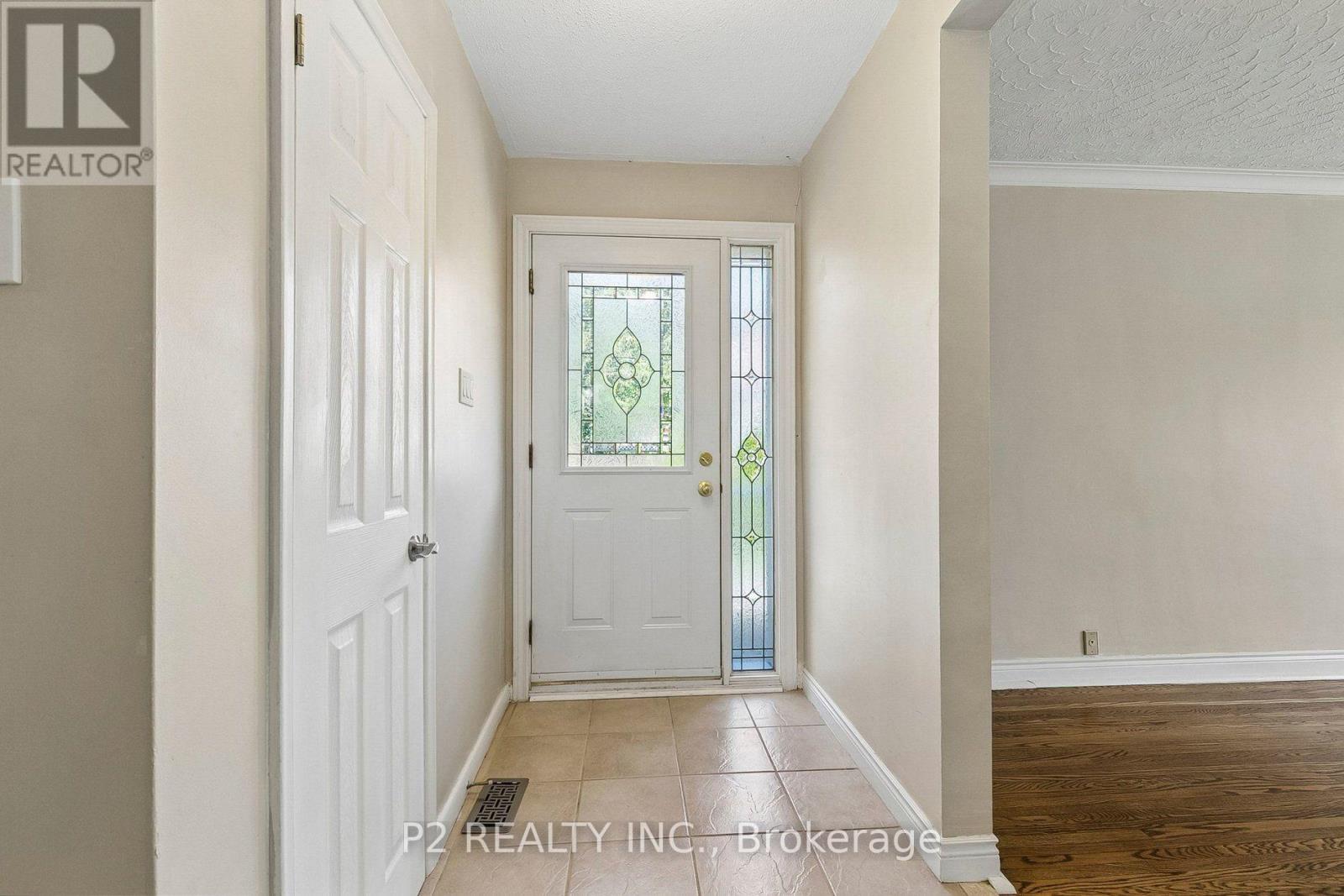 121 CONFEDERATION DRIVE - 4