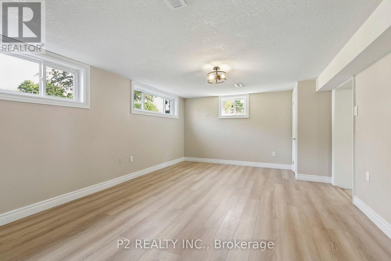 121 CONFEDERATION DRIVE - 40