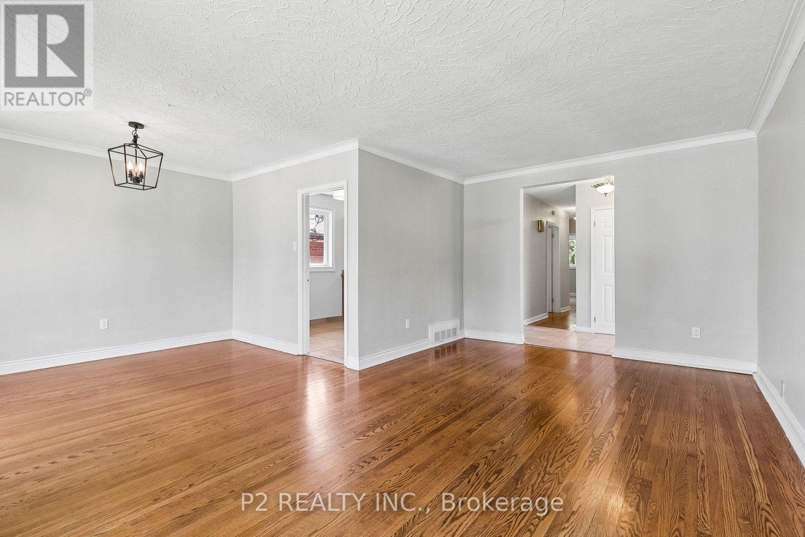 121 CONFEDERATION DRIVE - 8