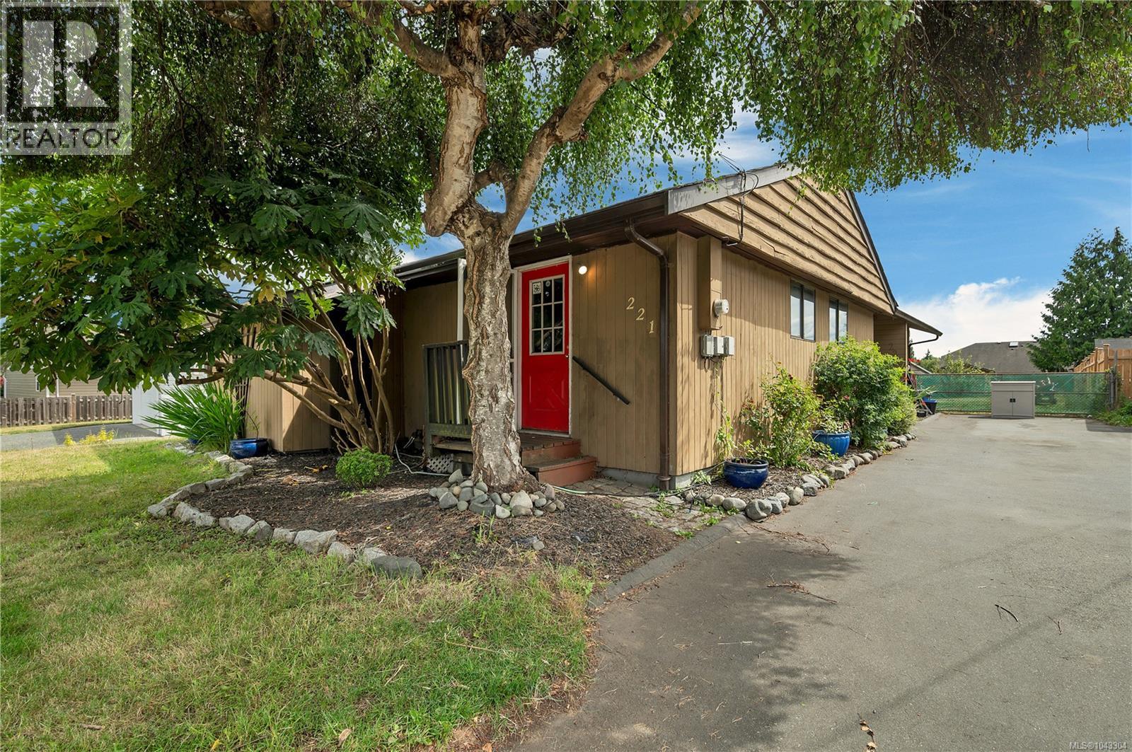 221 Hilchey Rd - 1