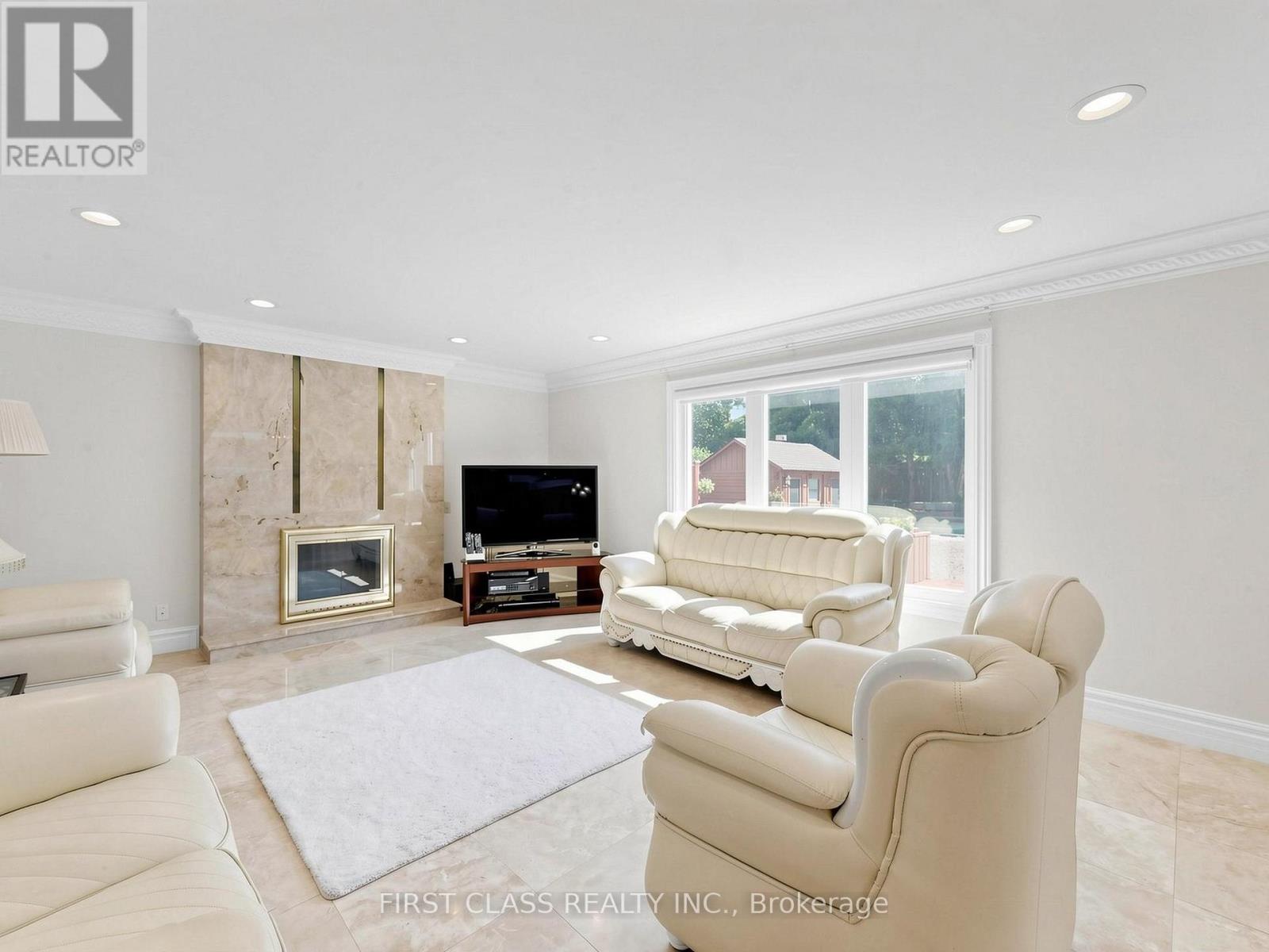 9 WESTPOINT COURT - 16