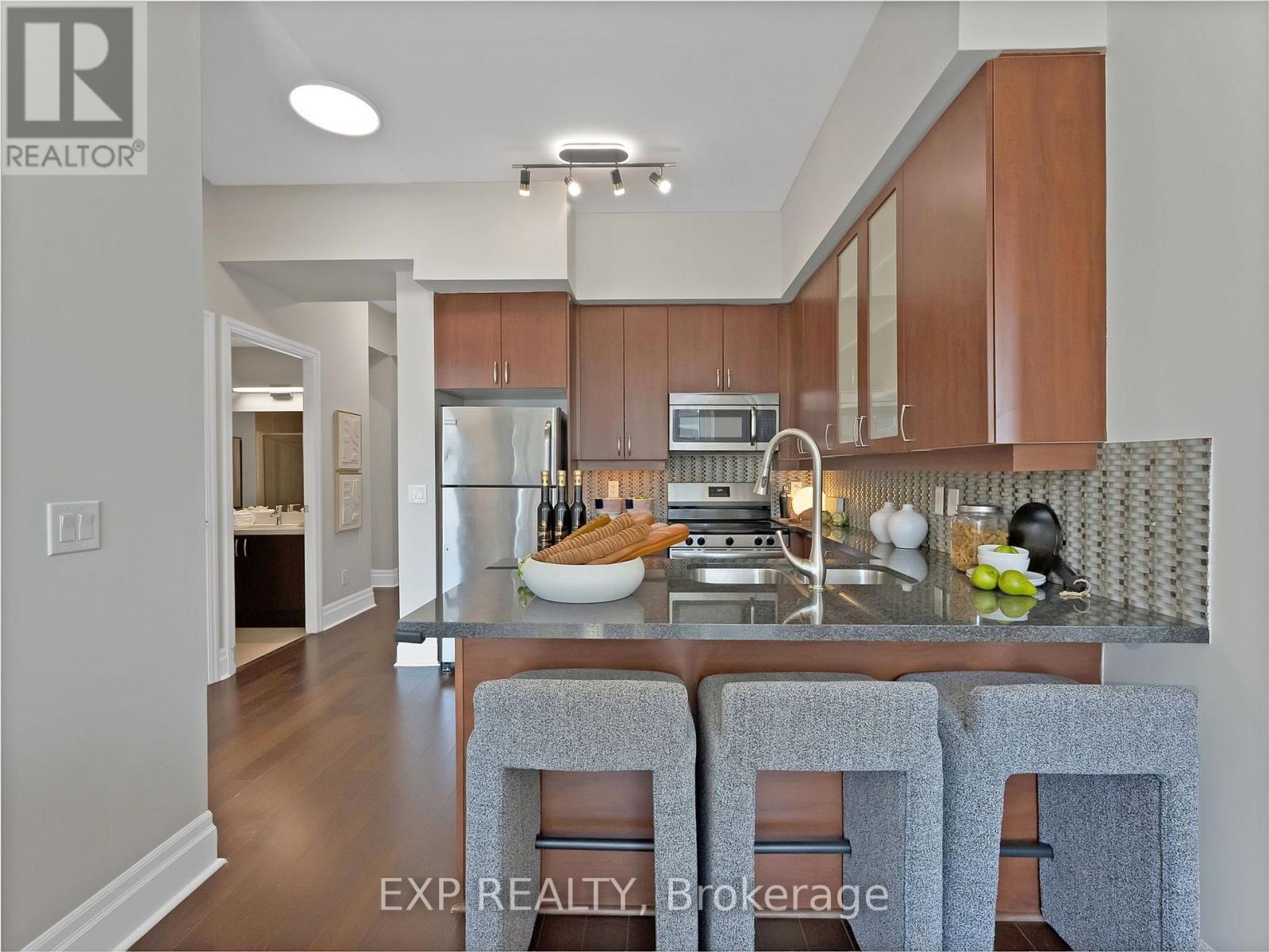 #1004 131 UPPER DUKE CRESCENT - 10