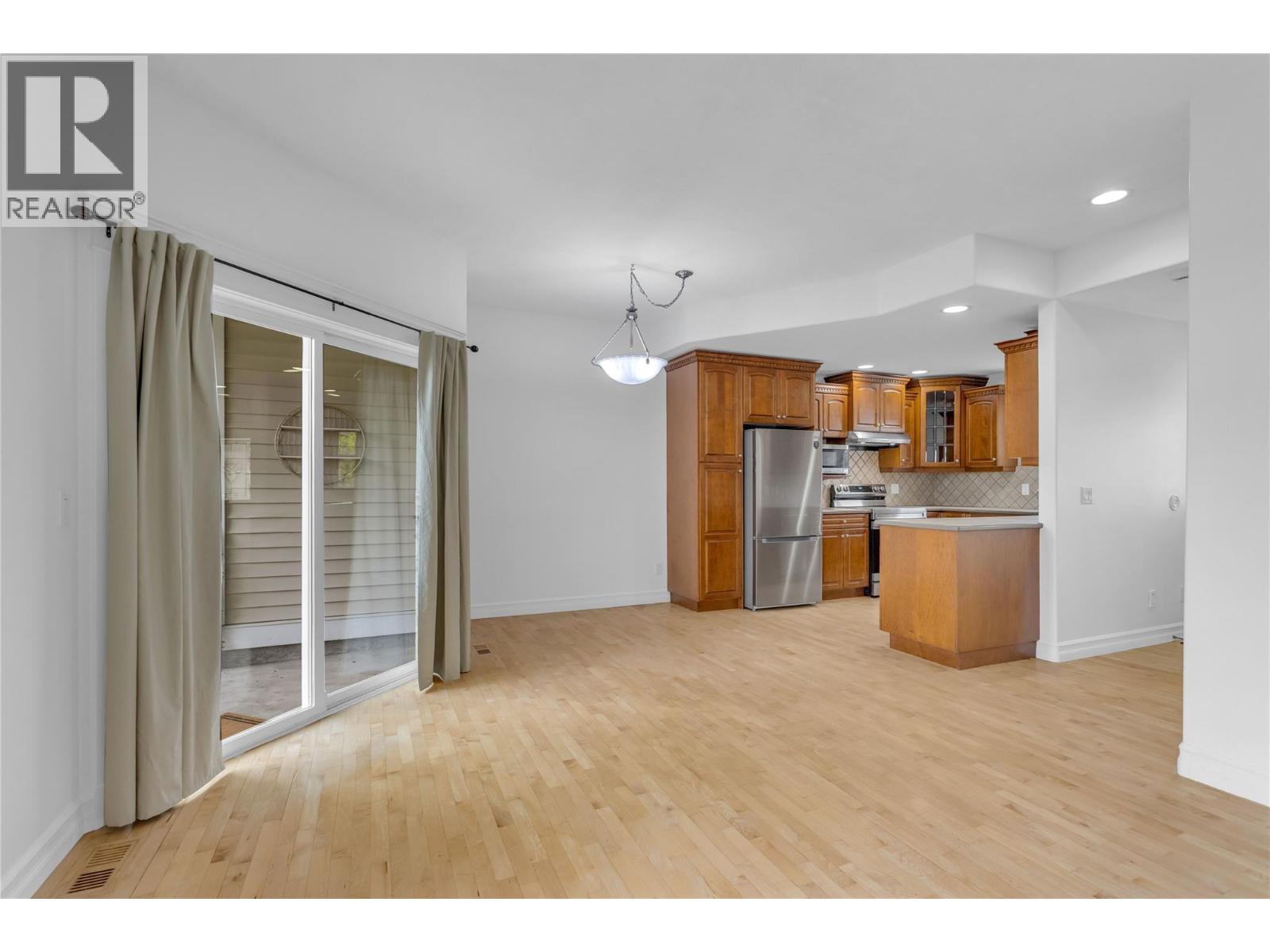 #104 4049 Lakeshore Road - 10