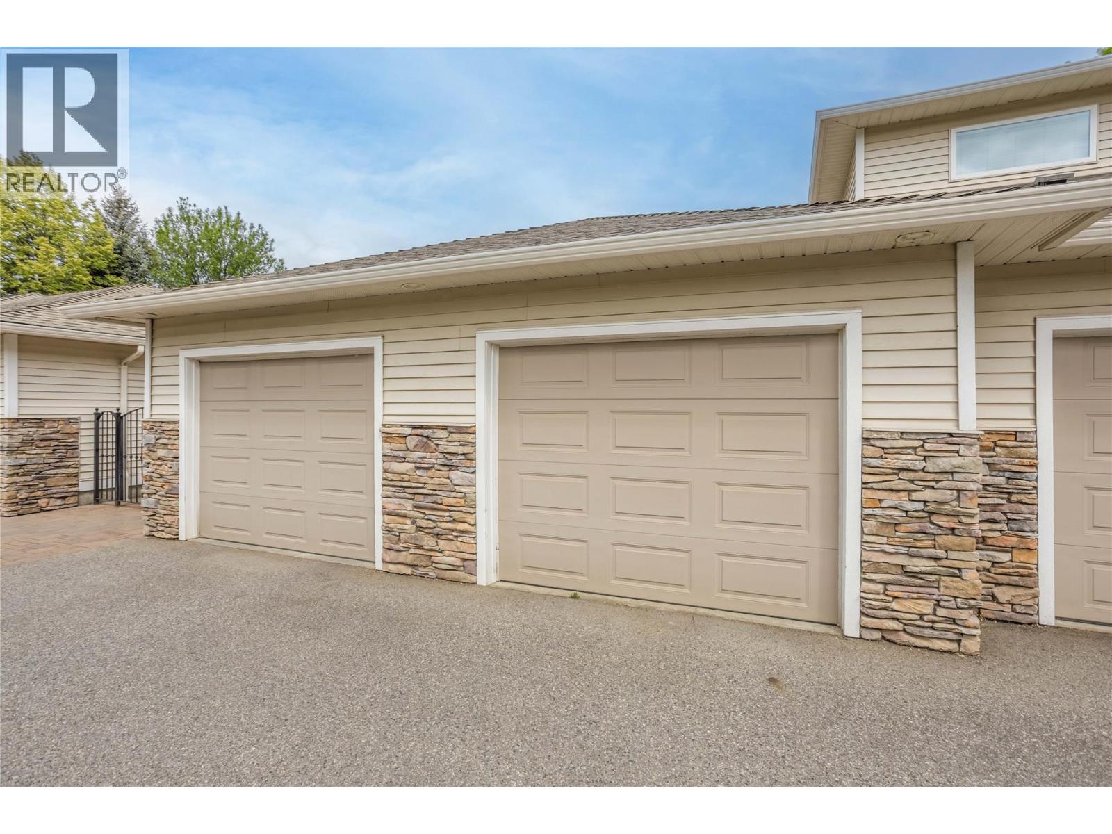 #104 4049 Lakeshore Road - 30