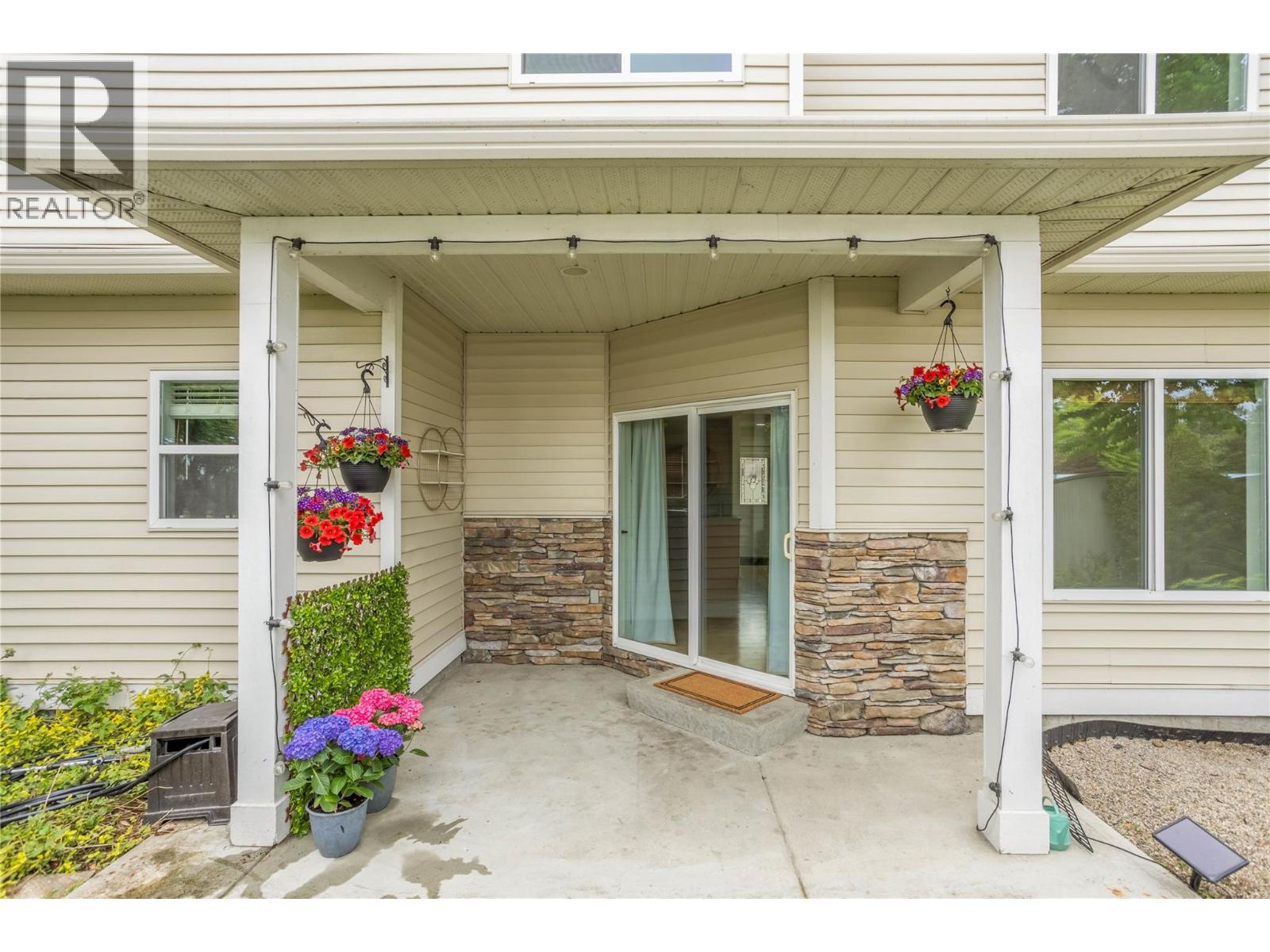 #104 4049 Lakeshore Road - 27