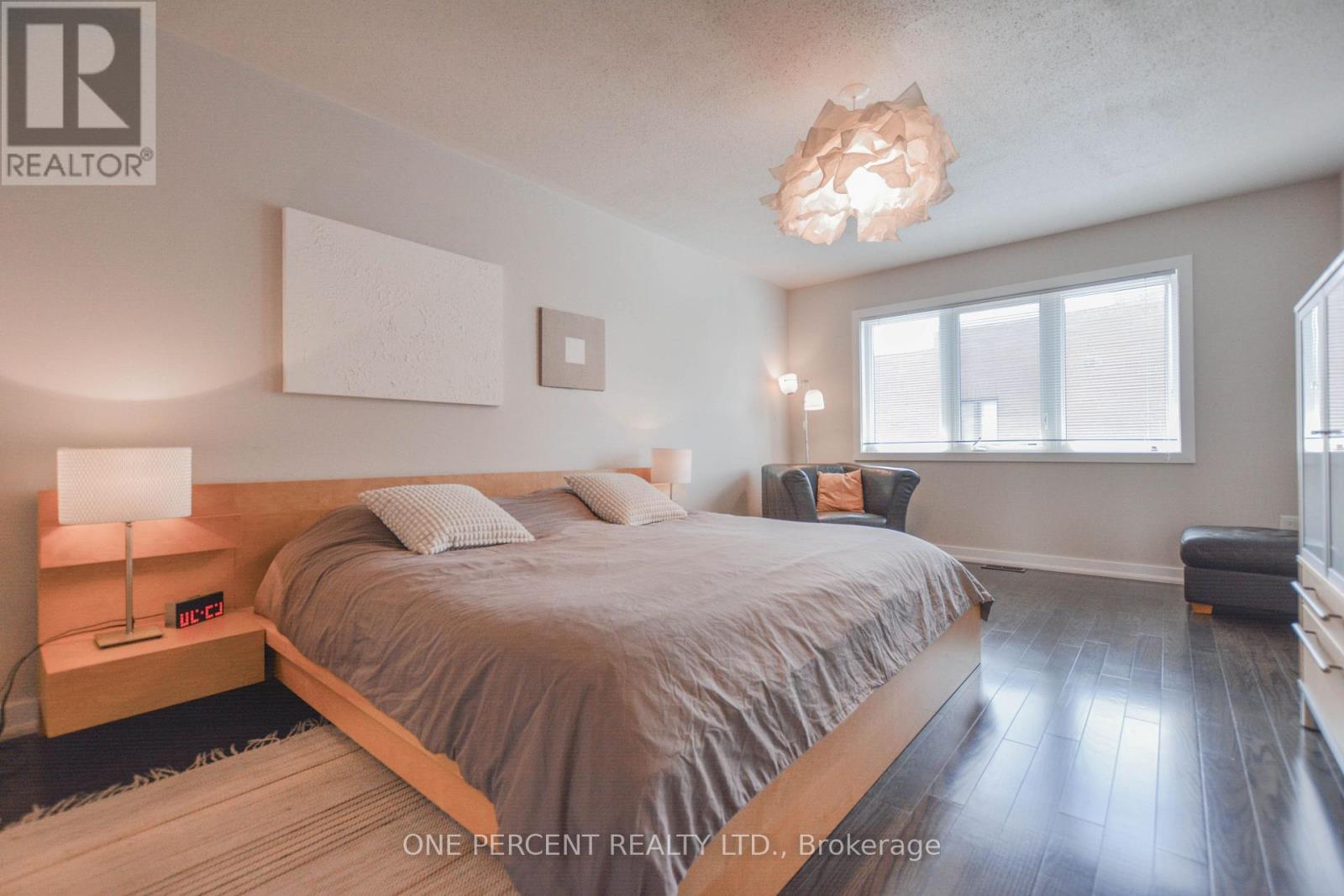 16 DENARIUS CRESCENT - 16
