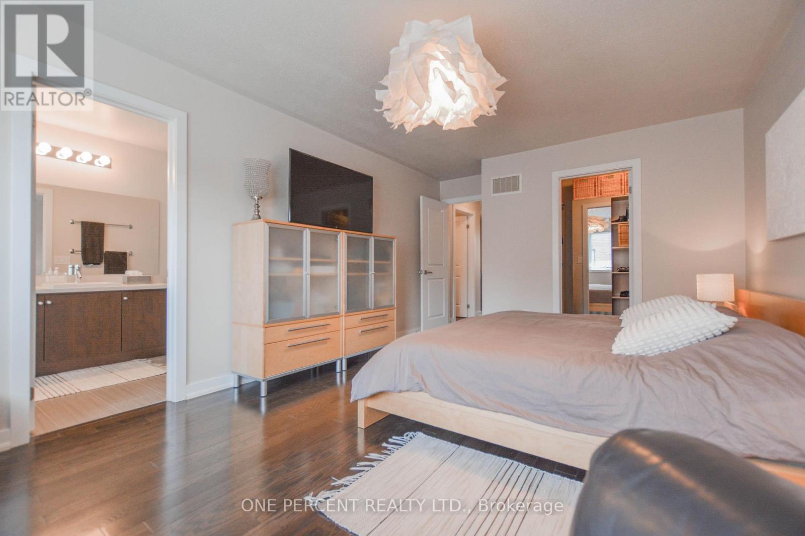 16 DENARIUS CRESCENT - 18