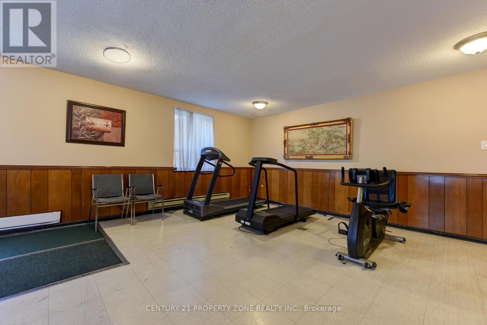 #907 3025 QUEEN FREDERICA DRIVE - 32