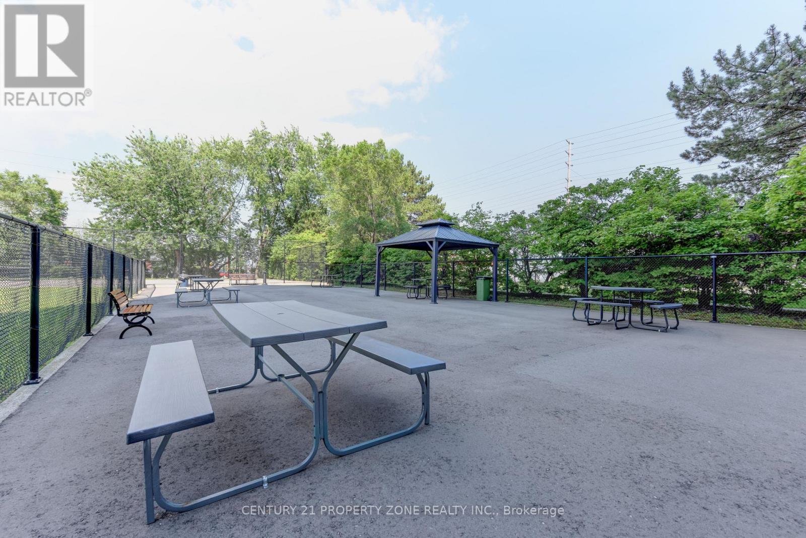 #907 3025 QUEEN FREDERICA DRIVE - 33