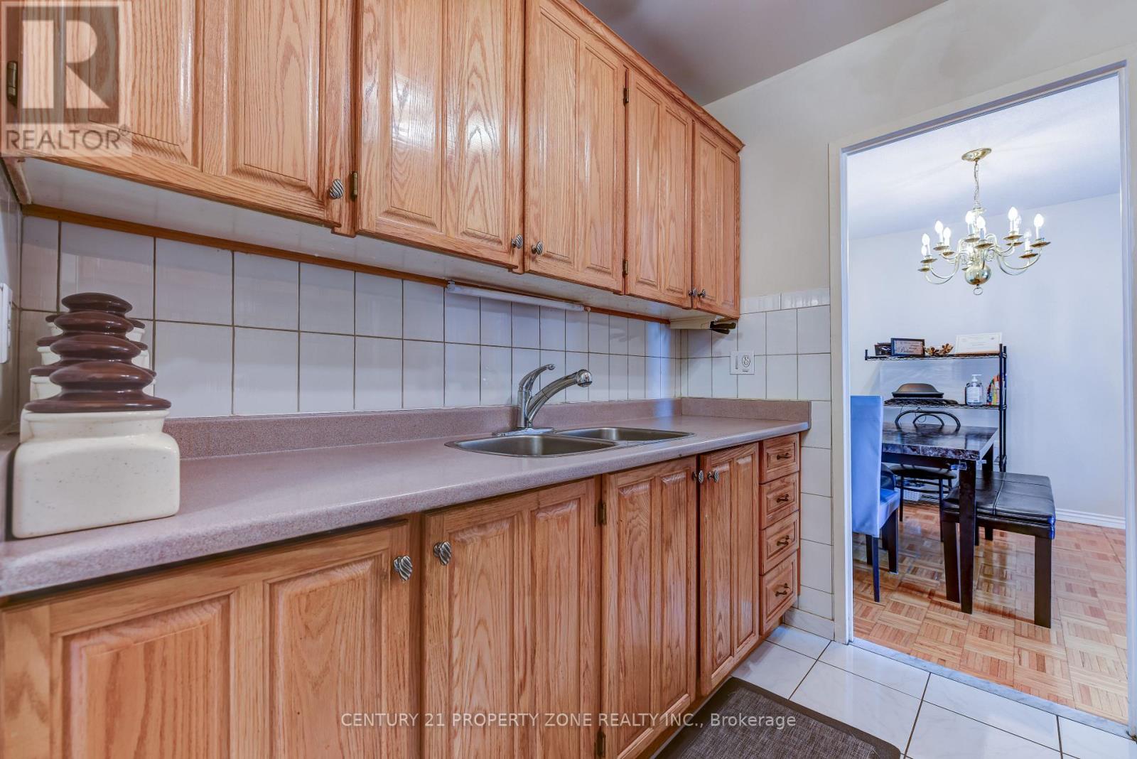 #907 3025 QUEEN FREDERICA DRIVE - 9