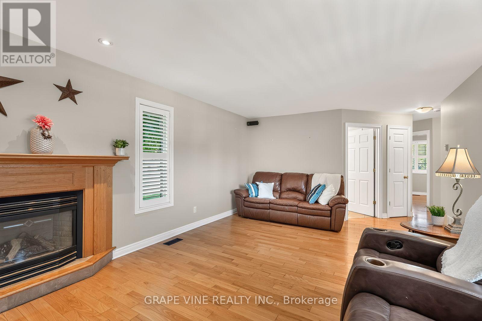 8391 ROWAN DR DRIVE, Ottawa. Luxury613. By Peter Sagos - Image 32