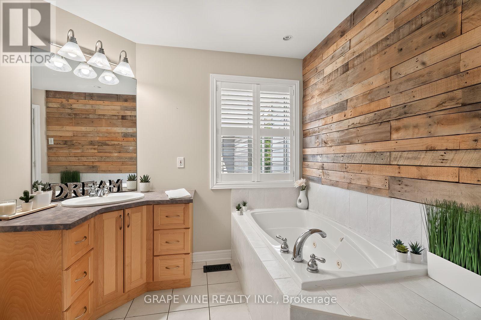 8391 ROWAN DR DRIVE, Ottawa. Luxury613. By Peter Sagos - Image 38