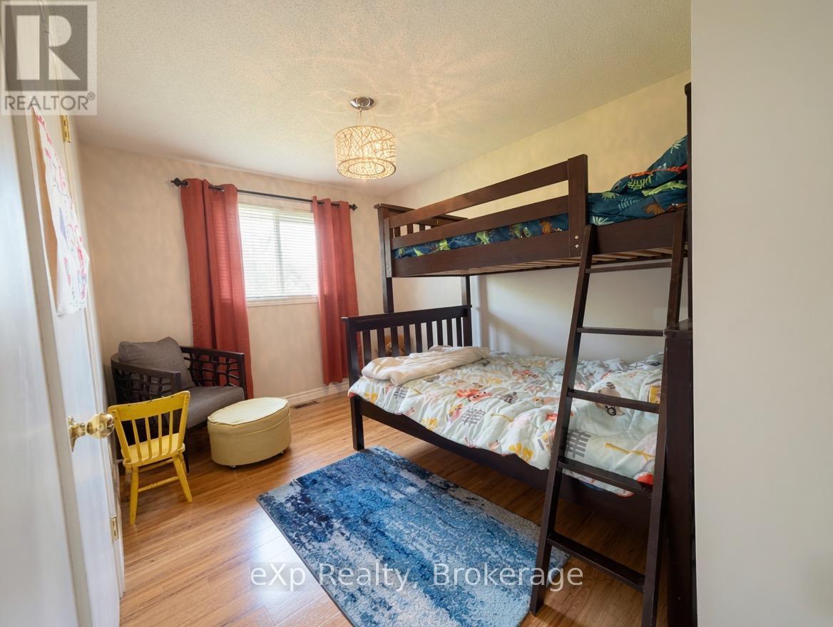 160 WESTFALL CRESCENT - 17