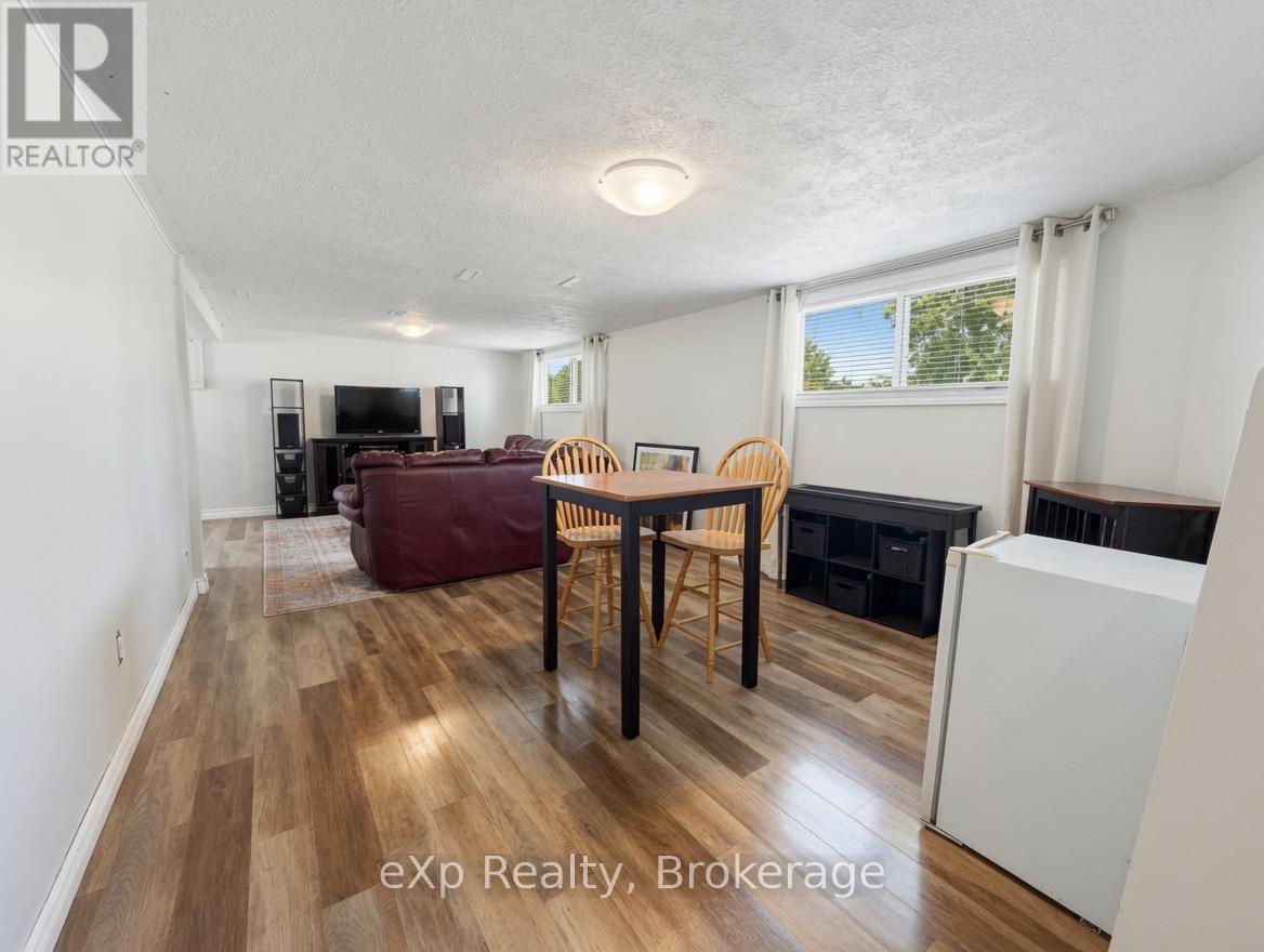 160 WESTFALL CRESCENT - 16