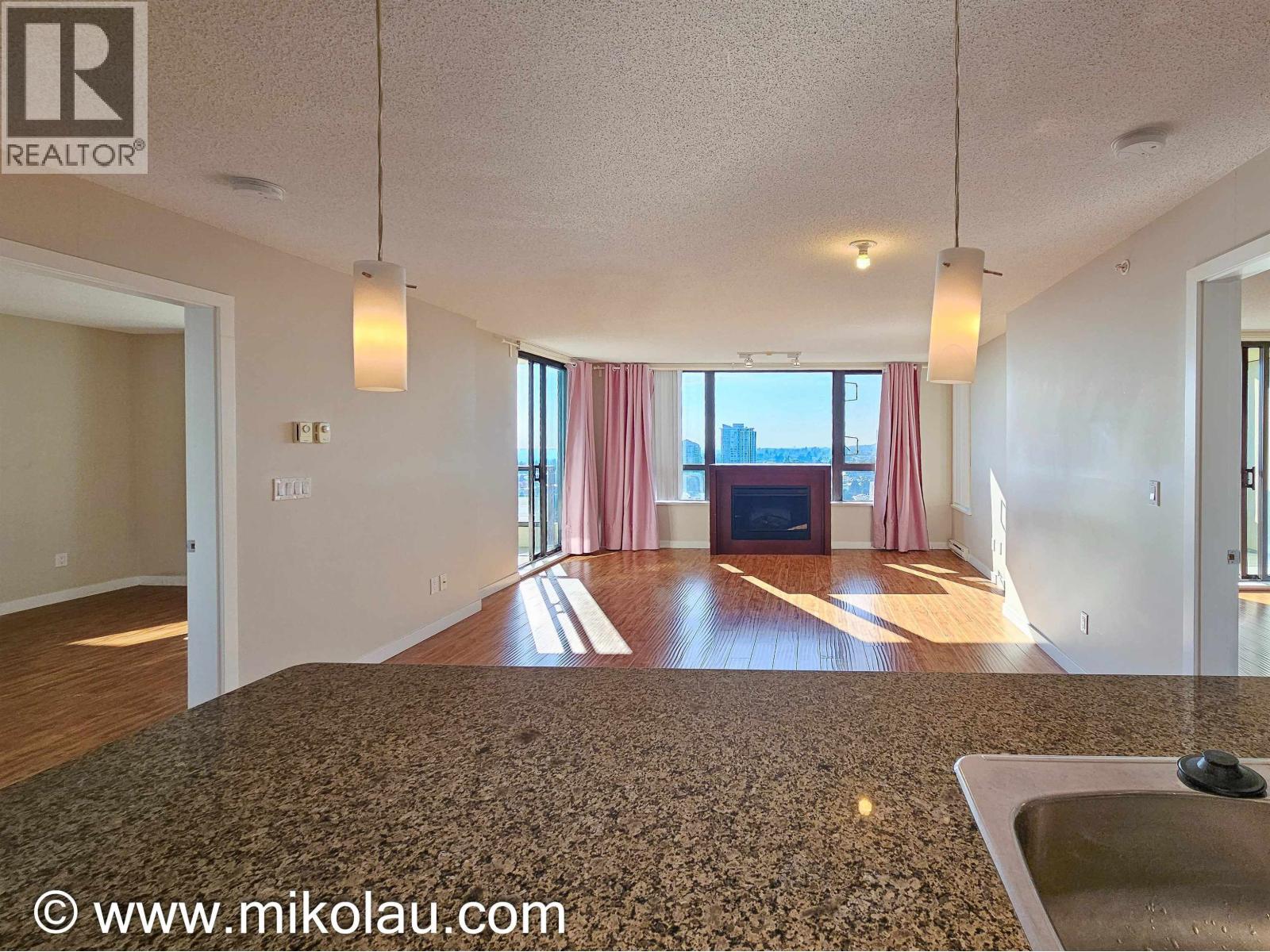 24X5 7088 SALISBURY AVE, Burnaby — photo 2