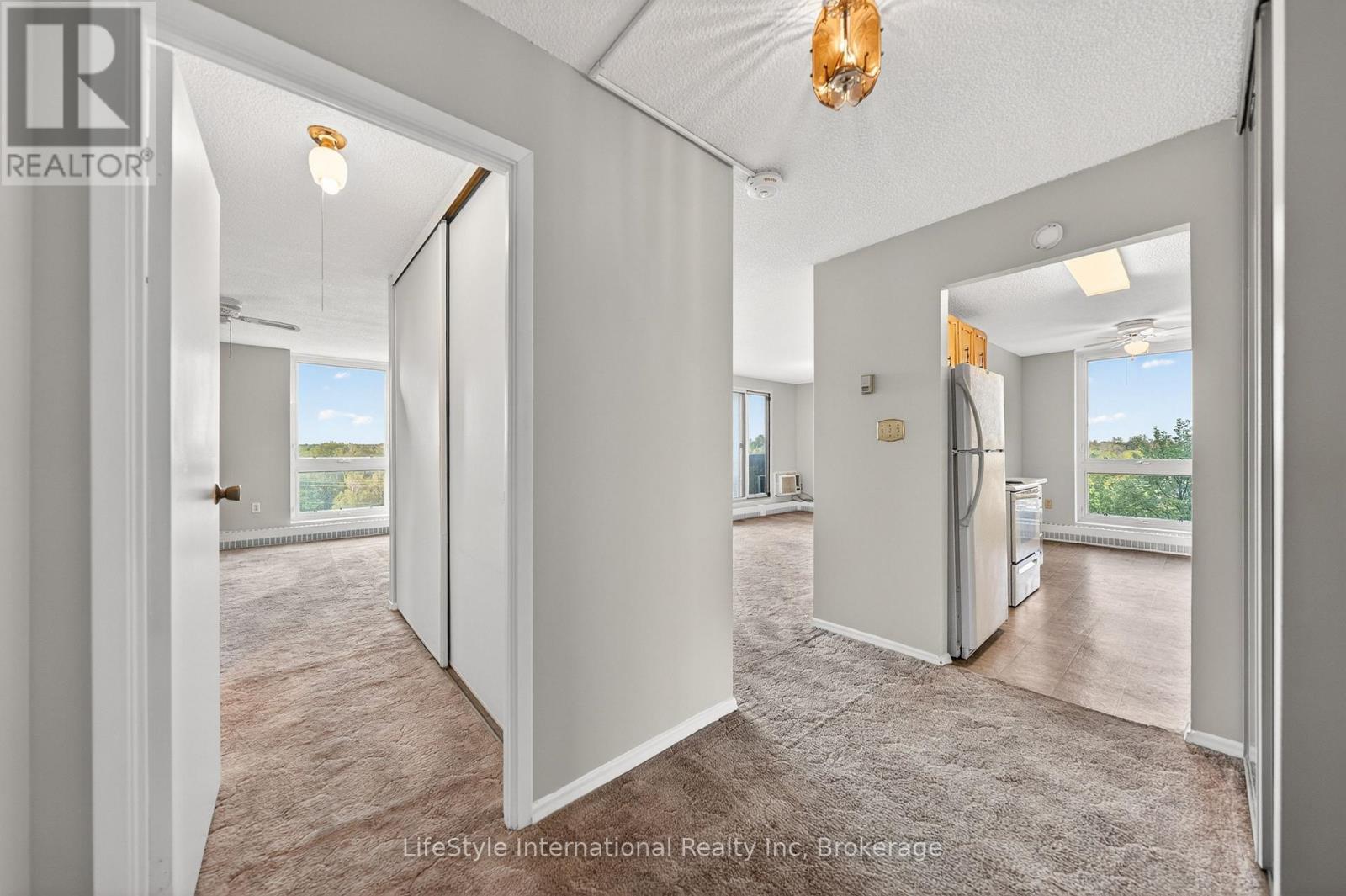 #512 19 WOODLAWN ROAD E - 12