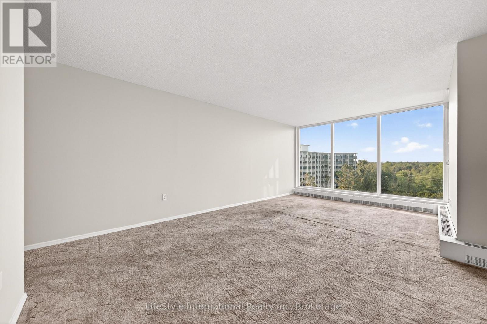 #512 19 WOODLAWN ROAD E - 13